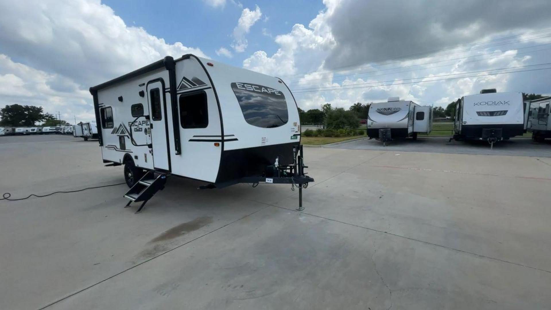 2022 KZ ESCAPE E18 HATCH (4EZTA1812N4) , located at 4319 N Main St, Cleburne, TX, 76033, (817) 678-5133, 32.385960, -97.391212 - Photo#3