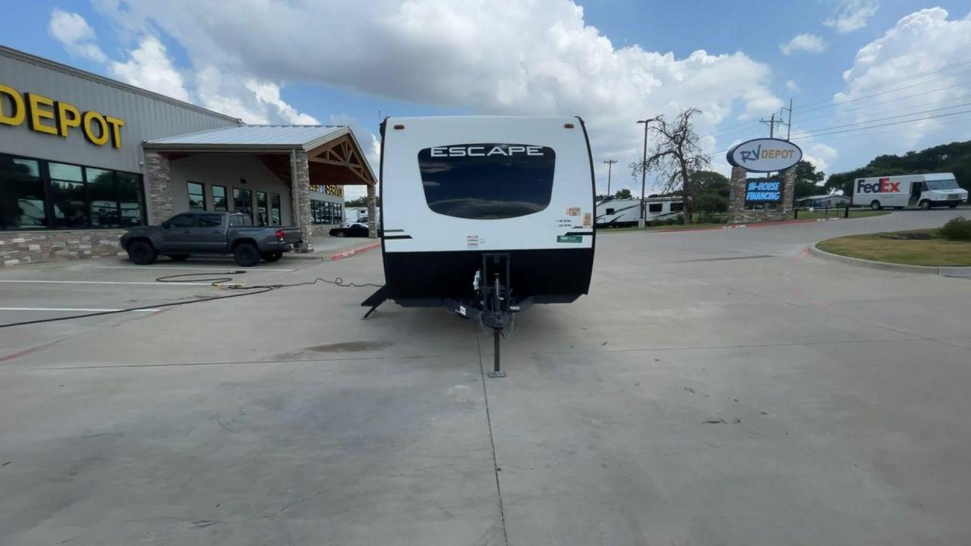 2022 KZ ESCAPE E18 HATCH (4EZTA1812N4) , located at 4319 N Main St, Cleburne, TX, 76033, (817) 678-5133, 32.385960, -97.391212 - Photo#4