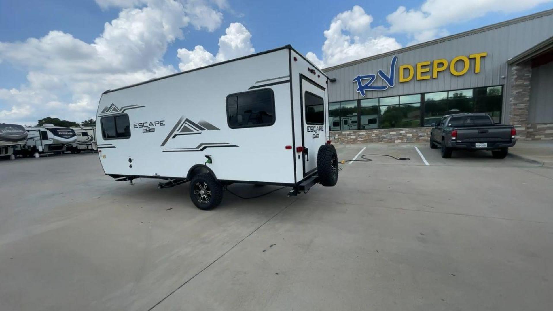 2022 KZ ESCAPE E18 HATCH (4EZTA1812N4) , located at 4319 N Main St, Cleburne, TX, 76033, (817) 678-5133, 32.385960, -97.391212 - Photo#7