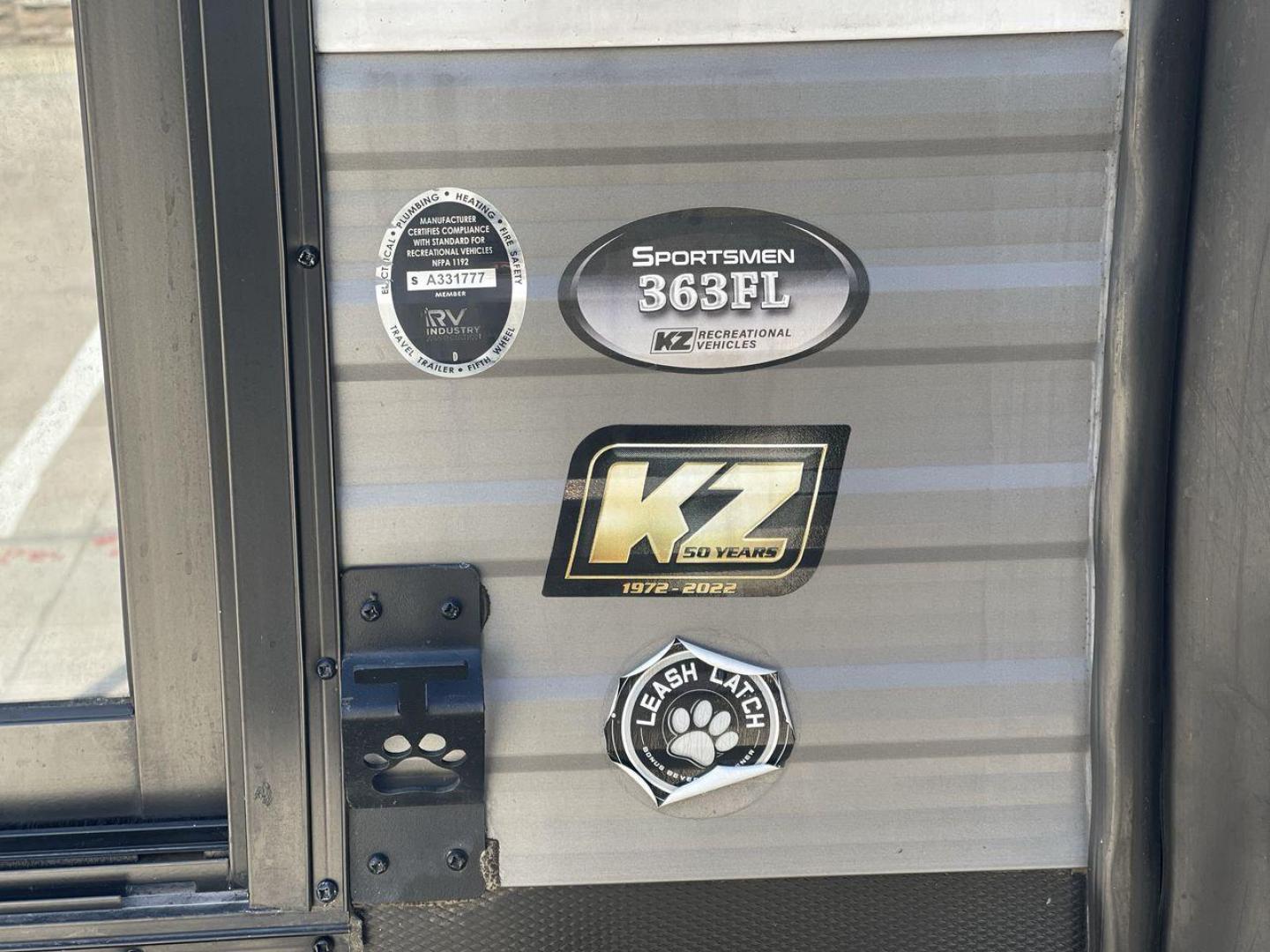 2022 KZ SPORTSMEN 363FL (4EZTS3721N5) , located at 4319 N Main St, Cleburne, TX, 76033, (817) 678-5133, 32.385960, -97.391212 - Photo#21