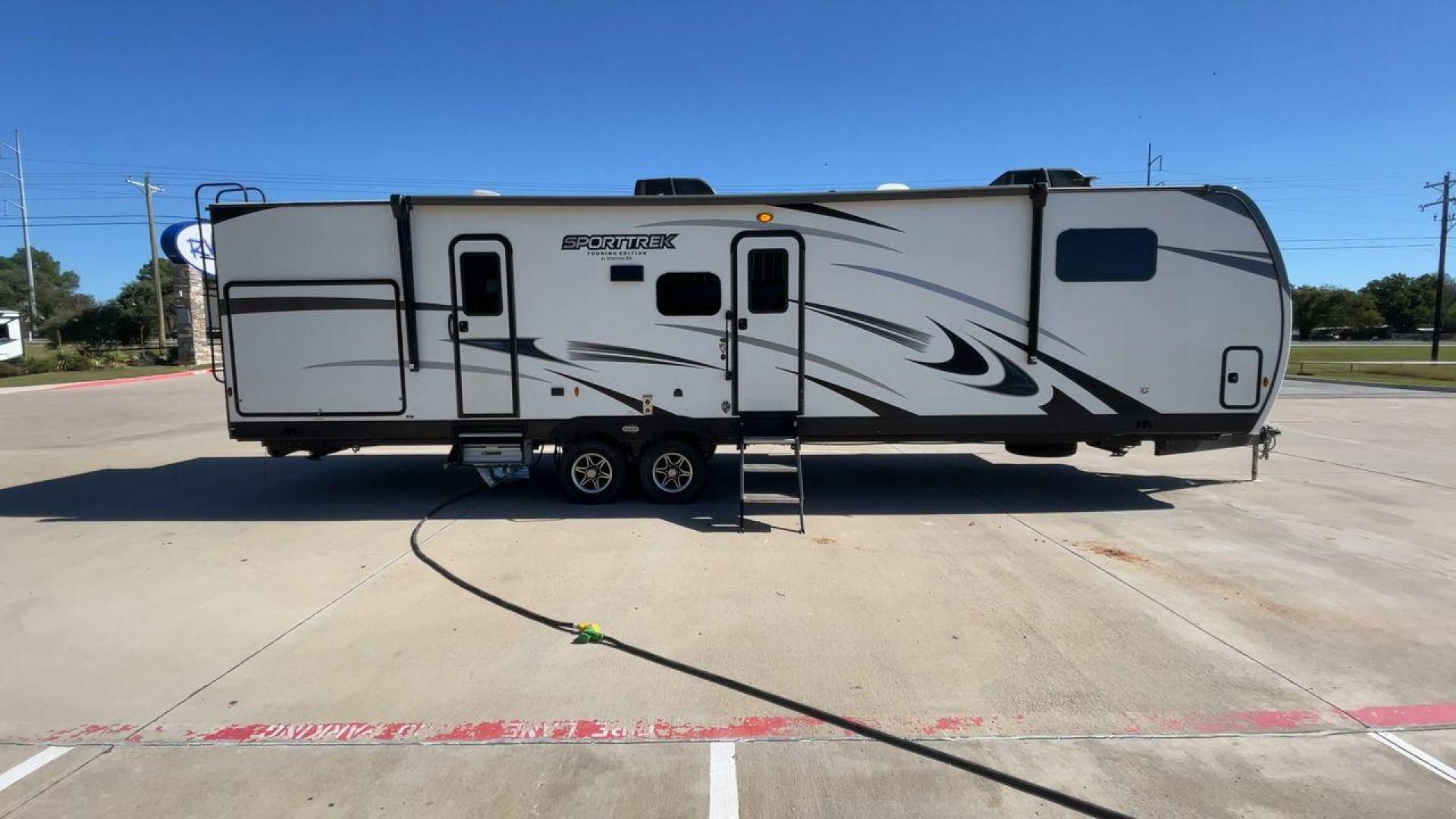 2022 KZ SPORT TREK 343VBH (4EZT13423N8) , Length: 37.67 ft. | Dry Weight: 8,820 lbs. | Slides: 3 transmission, located at 4319 N Main St, Cleburne, TX, 76033, (817) 678-5133, 32.385960, -97.391212 - Photo#2