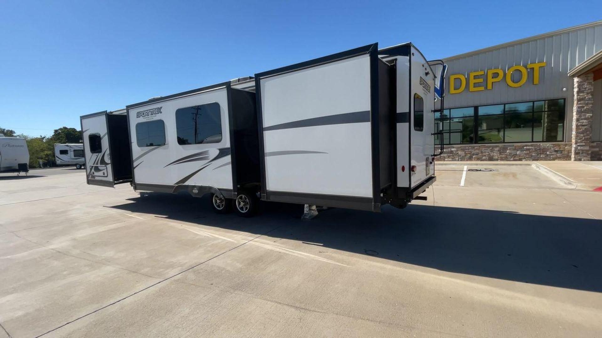 2022 KZ SPORT TREK 343VBH (4EZT13423N8) , Length: 37.67 ft. | Dry Weight: 8,820 lbs. | Slides: 3 transmission, located at 4319 N Main St, Cleburne, TX, 76033, (817) 678-5133, 32.385960, -97.391212 - Photo#7