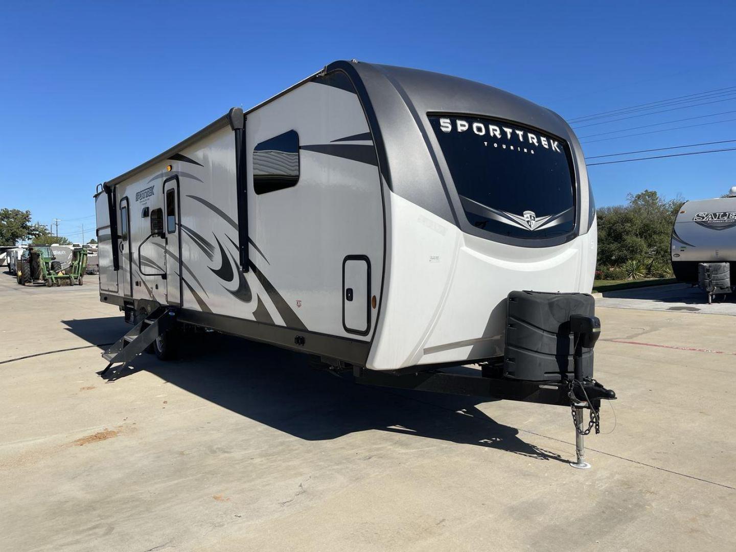 2022 KZ SPORT TREK 343VBH (4EZT13423N8) , Length: 37.67 ft. | Dry Weight: 8,820 lbs. | Slides: 3 transmission, located at 4319 N Main St, Cleburne, TX, 76033, (817) 678-5133, 32.385960, -97.391212 - Photo#22