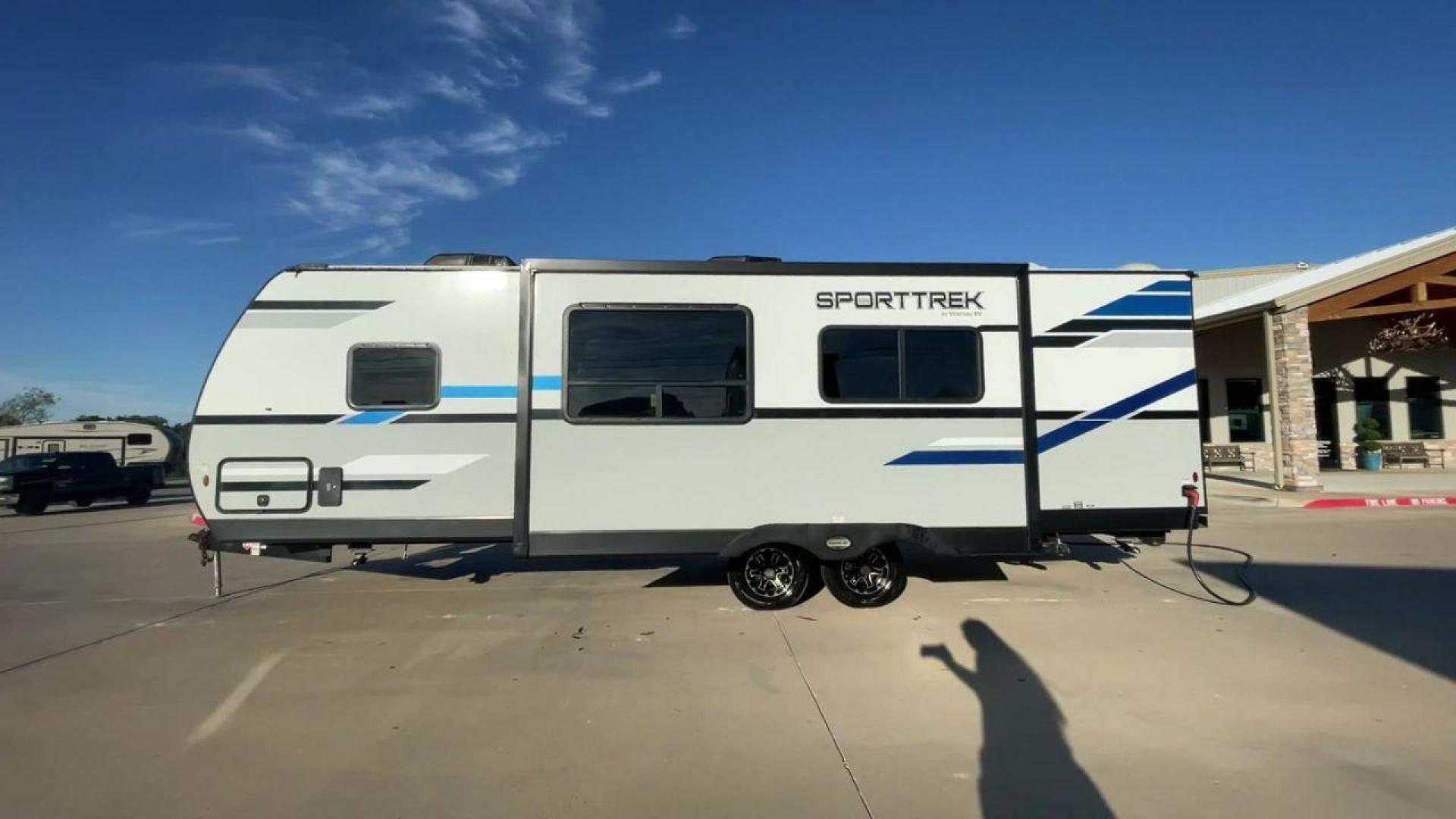 2022 K-Z SPORTTREK 281VBH (4EZT12824N8) , Length: 32.42 ft.| Dry Weight: 6,640 lbs. | Slides: 1 transmission, located at 4319 N Main St, Cleburne, TX, 76033, (817) 678-5133, 32.385960, -97.391212 - The 2022 K-Z SportsTrek 281VBH, a versatile and family-friendly travel trailer designed for unforgettable adventures. Measuring 32 feet in length, this model features a single slide-out, enhancing the living space for ultimate comfort. The 281VBH includes a master bedroom with a queen-size bed and - Photo#6