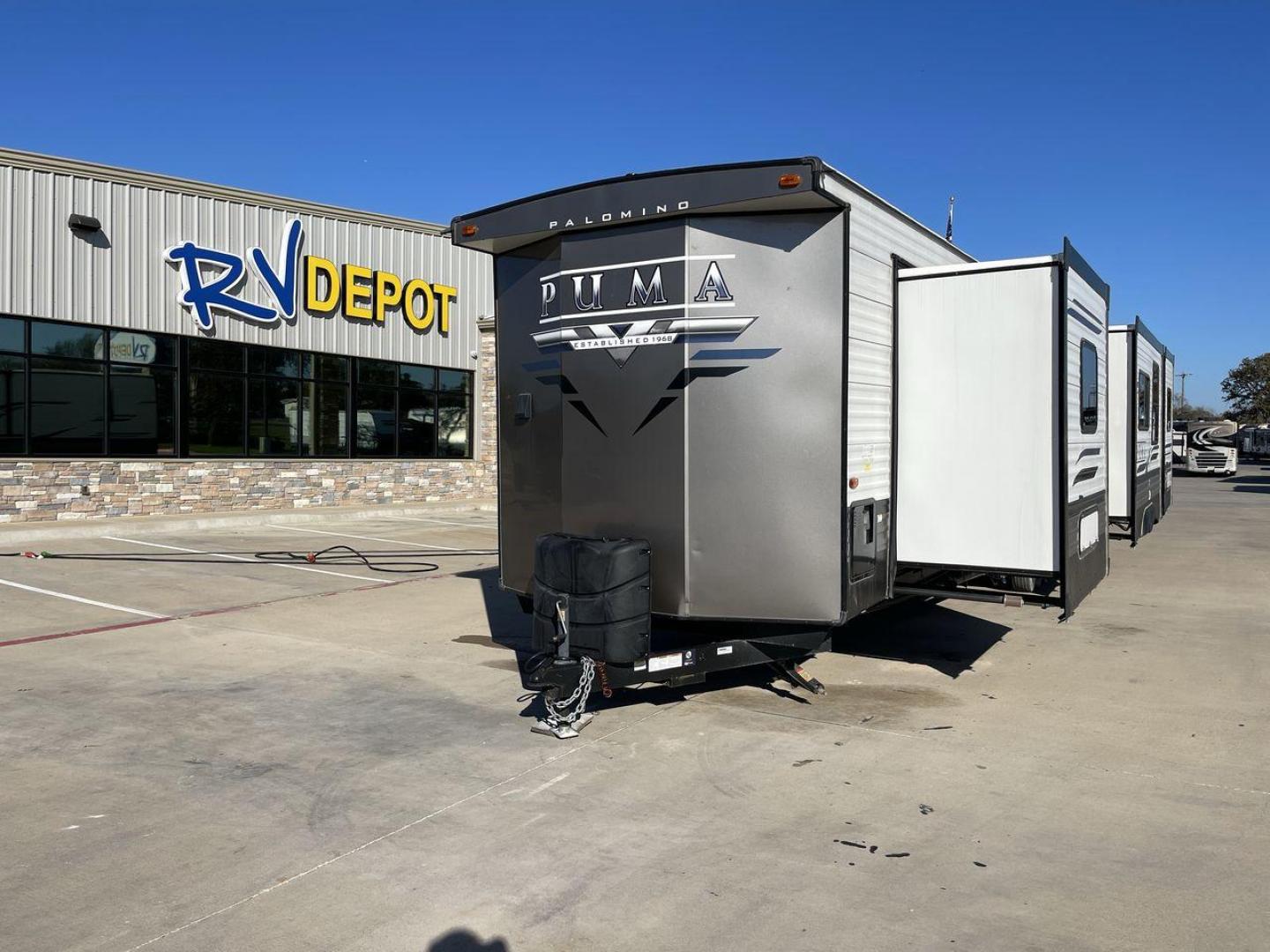 2022 WHITE PUMA 39DBT (4X4TPUR29NP) , Length: 42.33 ft. | Dry Weight: 10,162 lbs. | Gross Weight: 12,000 lbs. | Slides: 3 transmission, located at 4319 N Main St, Cleburne, TX, 76033, (817) 678-5133, 32.385960, -97.391212 - Are you in the market for a spacious and luxurious travel trailer bunk house? Look no further than RV Depot in Cleburne, TX, where we have a stunning 2022 PUMA 39DBT available for sale. With its impressive features and unbeatable price of $47,995, this travel trailer is sure to exceed your expectati - Photo#0