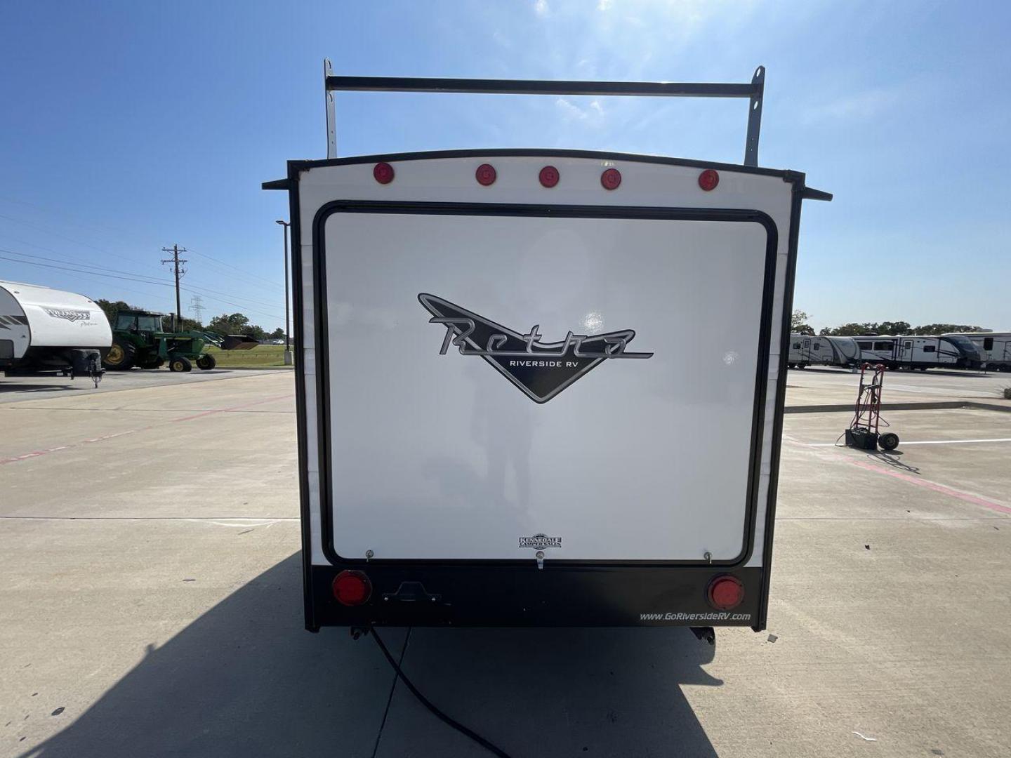 2022 RIVERSIDE RETRO 511 (59CCC1213NL) , Length: 12.67 ft. | Dry Weight: 1,540 lbs. transmission, located at 4319 N Main St, Cleburne, TX, 76033, (817) 678-5133, 32.385960, -97.391212 - The 2022 Riverside Retro 511 is a charming, compact travel trailer that captures the essence of vintage camping with modern amenities. Measuring just 12.67 feet in length and weighing a lightweight 1,540 pounds, this teardrop-shaped trailer is easily towable by a wide range of vehicles. This makes i - Photo#10