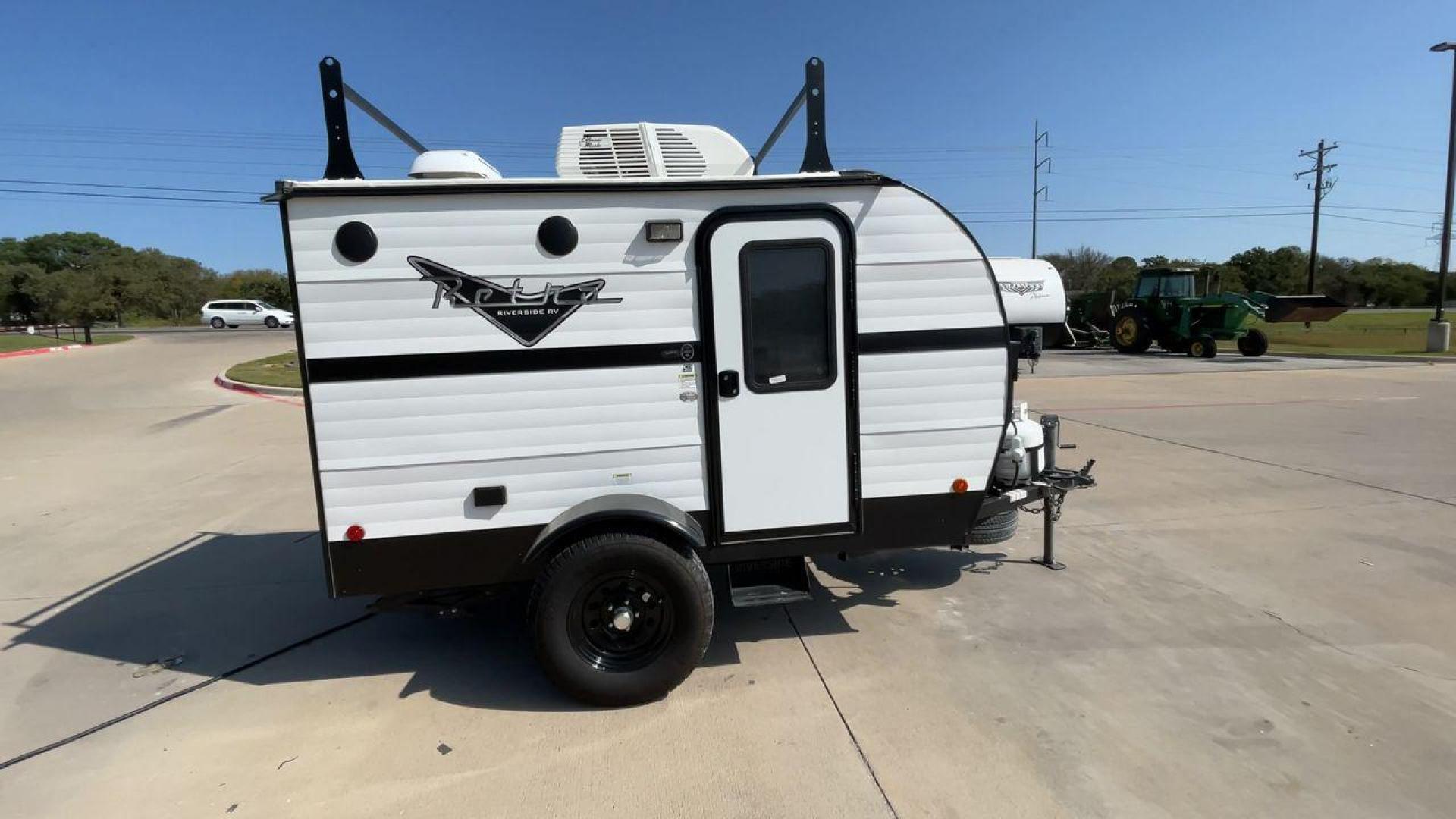 2022 RIVERSIDE RETRO 511 (59CCC1213NL) , Length: 12.67 ft. | Dry Weight: 1,540 lbs. transmission, located at 4319 N Main St, Cleburne, TX, 76033, (817) 678-5133, 32.385960, -97.391212 - The 2022 Riverside Retro 511 is a charming, compact travel trailer that captures the essence of vintage camping with modern amenities. Measuring just 12.67 feet in length and weighing a lightweight 1,540 pounds, this teardrop-shaped trailer is easily towable by a wide range of vehicles. This makes i - Photo#2