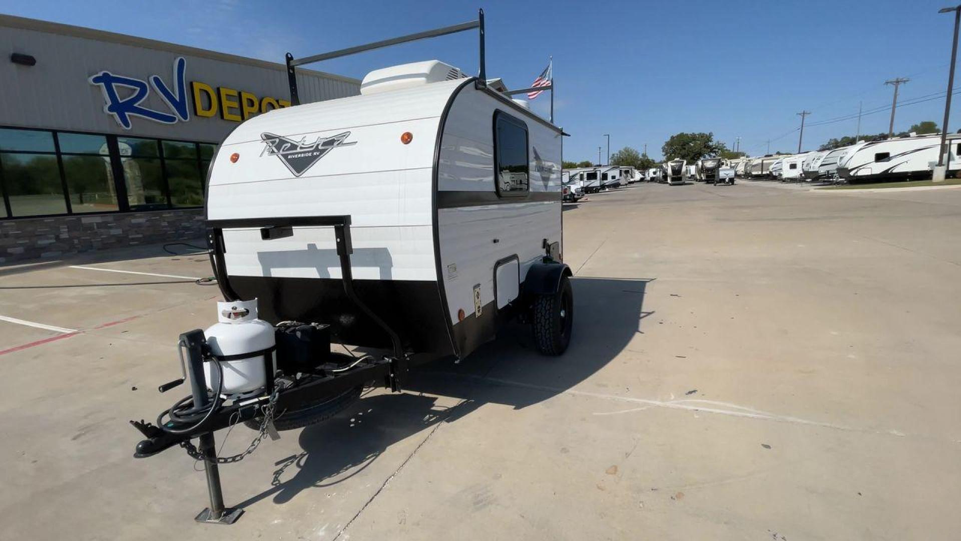 2022 RIVERSIDE RETRO 511 (59CCC1213NL) , Length: 12.67 ft. | Dry Weight: 1,540 lbs. transmission, located at 4319 N Main St, Cleburne, TX, 76033, (817) 678-5133, 32.385960, -97.391212 - The 2022 Riverside Retro 511 is a charming, compact travel trailer that captures the essence of vintage camping with modern amenities. Measuring just 12.67 feet in length and weighing a lightweight 1,540 pounds, this teardrop-shaped trailer is easily towable by a wide range of vehicles. This makes i - Photo#5