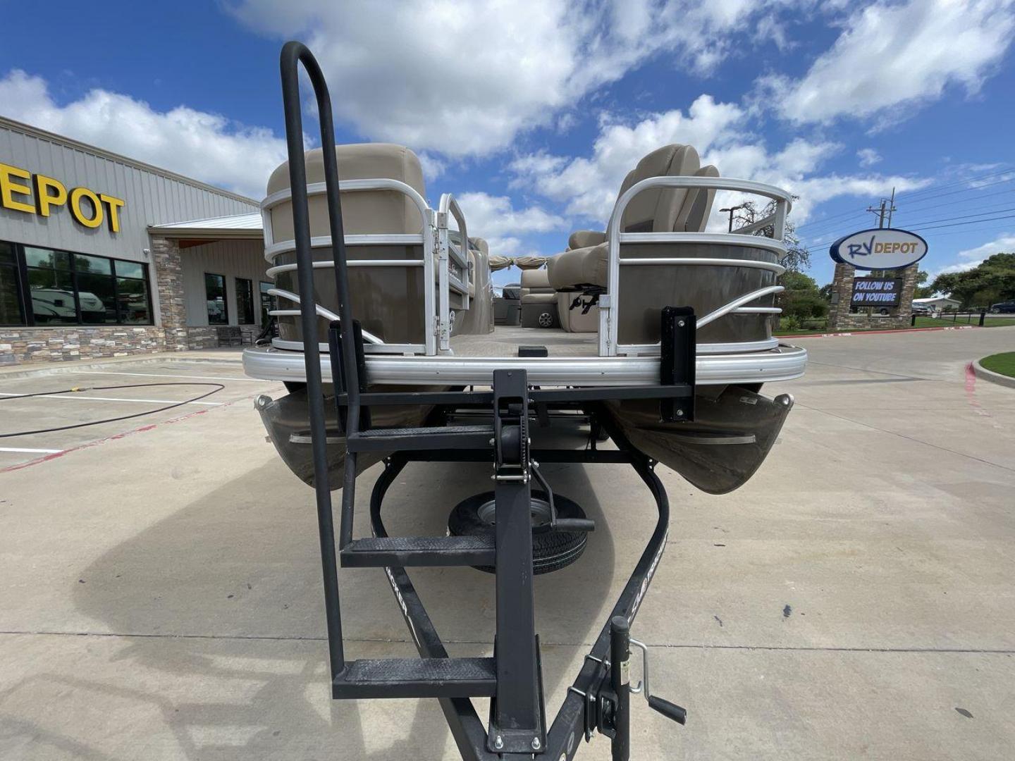 2022 SUNTRACKER SF20 (BUJ82649G22) , Length: 21.92 ft. | Dry Weight: 1940 lbs. transmission, located at 4319 N Main St, Cleburne, TX, 76033, (817) 678-5133, 32.385960, -97.391212 - Photo#9