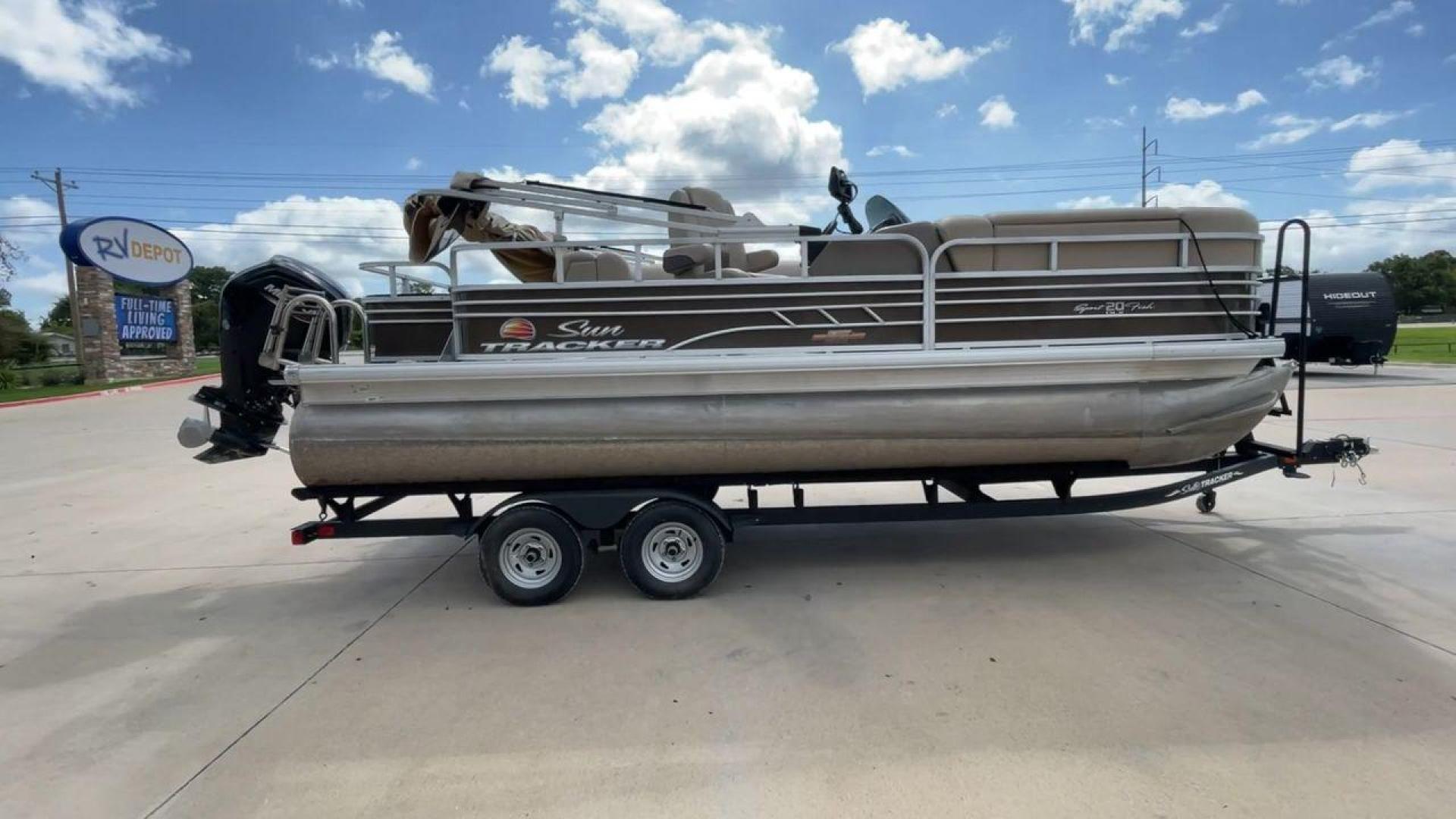 2022 SUNTRACKER SF20 (BUJ82649G22) , Length: 21.92 ft. | Dry Weight: 1940 lbs. transmission, located at 4319 N Main St, Cleburne, TX, 76033, (817) 678-5133, 32.385960, -97.391212 - Photo#2