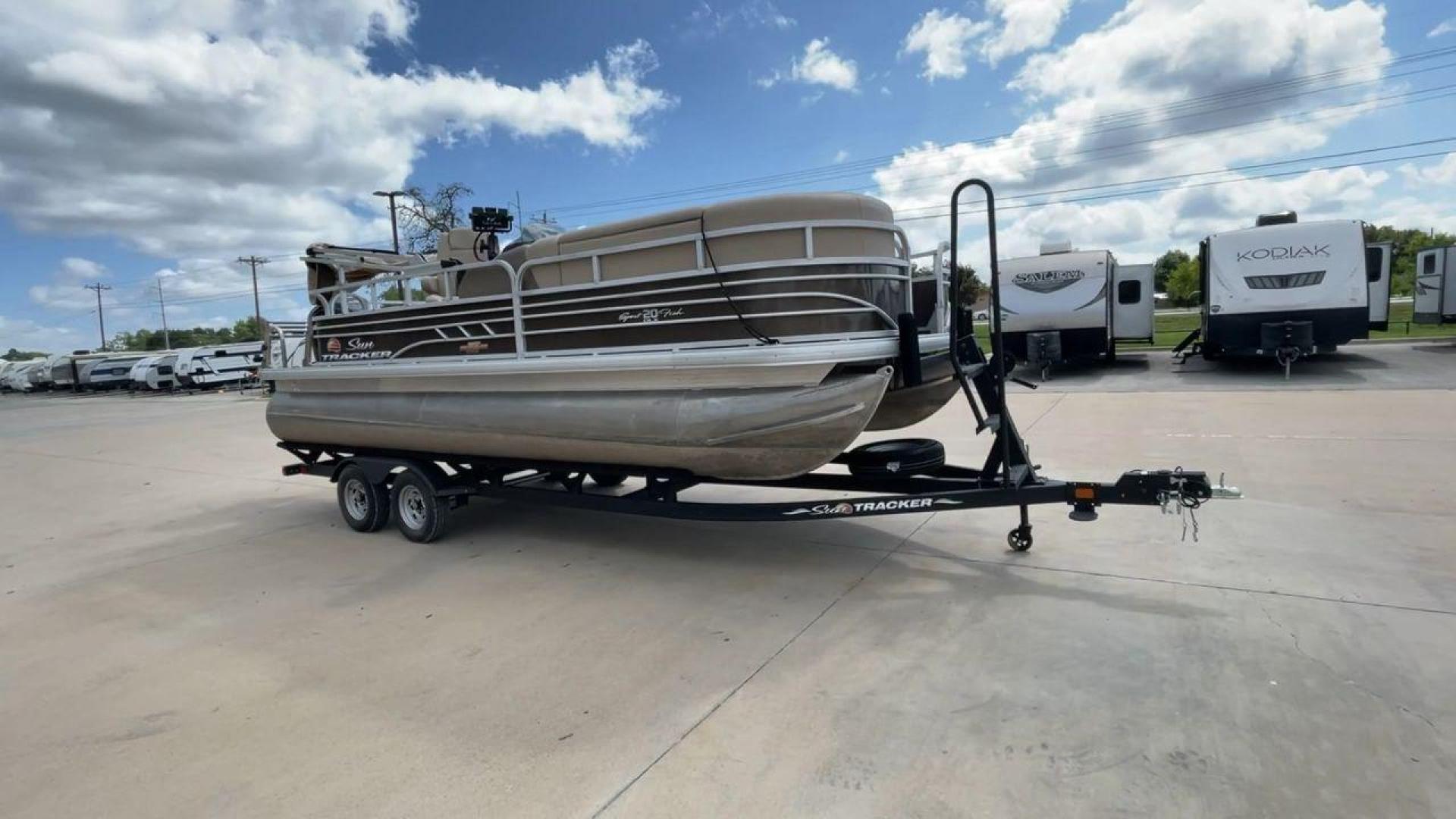 2022 SUNTRACKER SF20 (BUJ82649G22) , Length: 21.92 ft. | Dry Weight: 1940 lbs. transmission, located at 4319 N Main St, Cleburne, TX, 76033, (817) 678-5133, 32.385960, -97.391212 - Photo#3