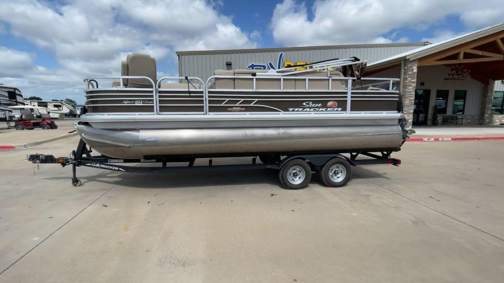 2022 SUNTRACKER SF20 (BUJ82649G22) , Length: 21.92 ft. | Dry Weight: 1940 lbs. transmission, located at 4319 N Main St, Cleburne, TX, 76033, (817) 678-5133, 32.385960, -97.391212 - Photo#6