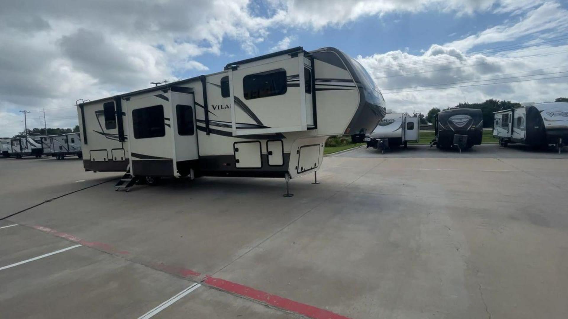 2022 VANLEIGH VILANO 377FL (7HHVC4226NV) , located at 4319 N Main St, Cleburne, TX, 76033, (817) 678-5133, 32.385960, -97.391212 - Photo#3