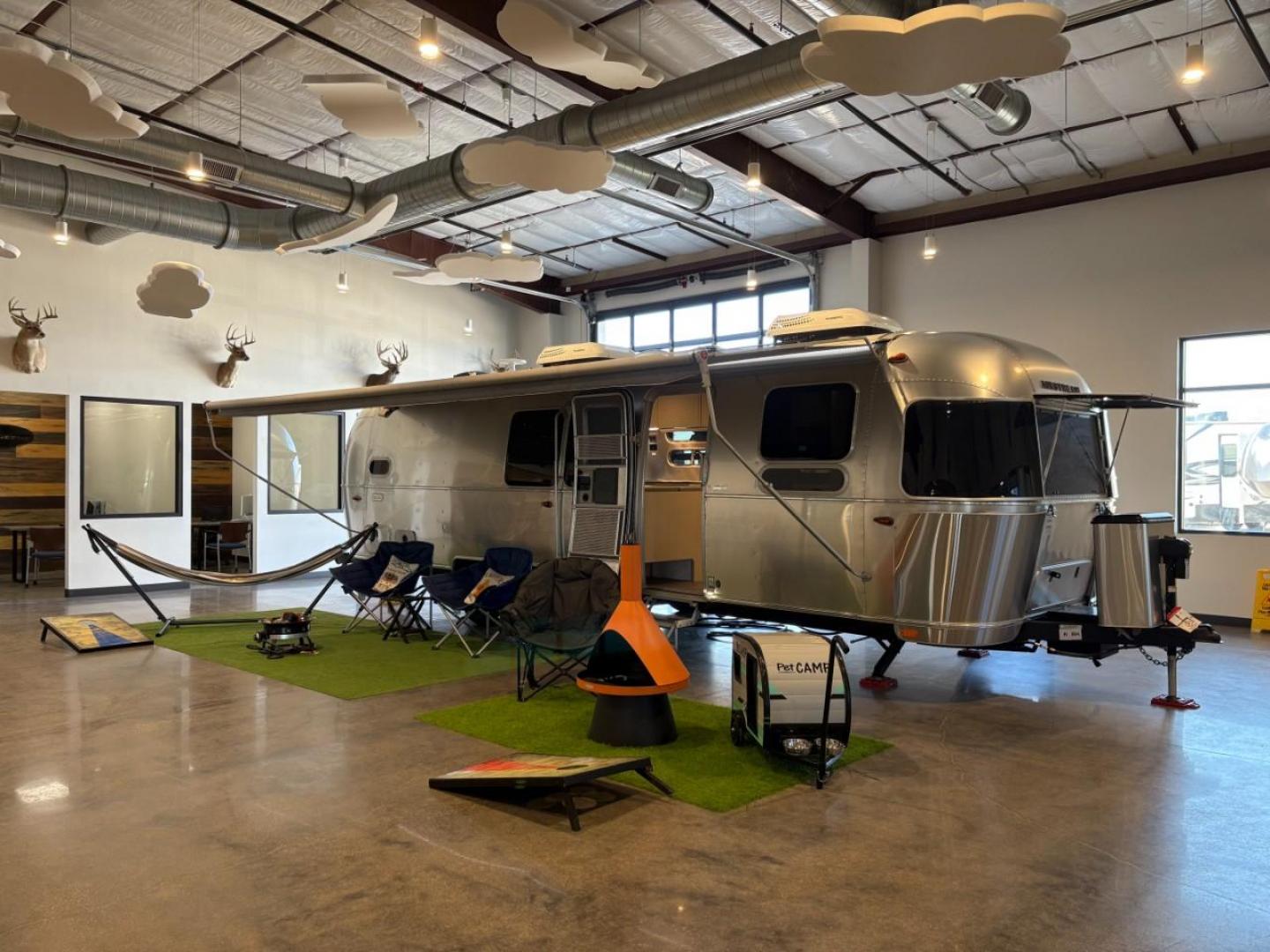 2023 AIRSTREAM FLYING CLOUD 30FB (1STC9YP21PJ) , Length: 30.83 ft | Dry Weight: 6,672 lbs | Gross Weight: 8,800 lbs | Slides: 0 transmission, located at 4319 N Main St, Cleburne, TX, 76033, (817) 678-5133, 32.385960, -97.391212 - With a length of 30.83 feet, the 2023 Airstream Flying Cloud 30FB provides ample space for a luxurious camping experience. Its dry weight of 6,672 lbs makes it relatively lightweight for towing, while its gross weight capacity of 8,800 lbs ensures you can pack all the essentials for your trip. The i - Photo#0