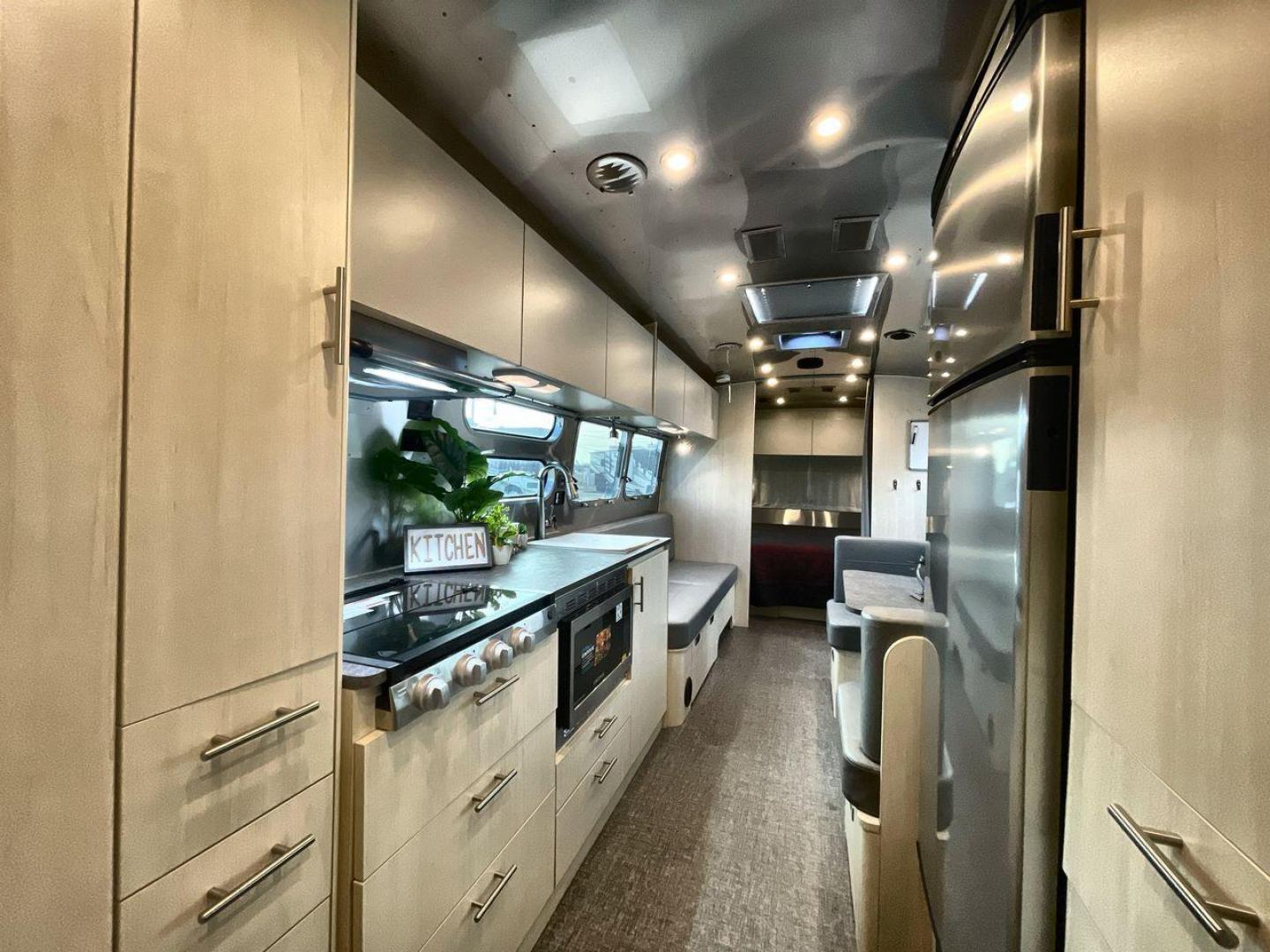 2023 AIRSTREAM FLYING CLOUD 30FB (1STC9YP21PJ) , Length: 30.83 ft | Dry Weight: 6,672 lbs | Gross Weight: 8,800 lbs | Slides: 0 transmission, located at 4319 N Main St, Cleburne, TX, 76033, (817) 678-5133, 32.385960, -97.391212 - With a length of 30.83 feet, the 2023 Airstream Flying Cloud 30FB provides ample space for a luxurious camping experience. Its dry weight of 6,672 lbs makes it relatively lightweight for towing, while its gross weight capacity of 8,800 lbs ensures you can pack all the essentials for your trip. The i - Photo#12