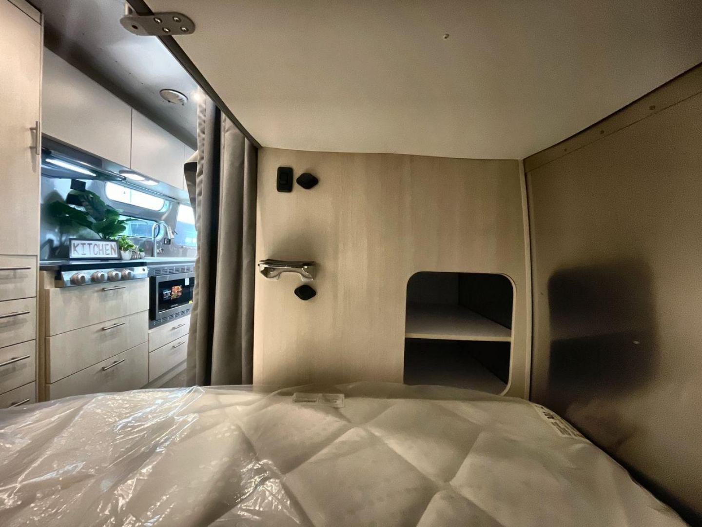 2023 AIRSTREAM FLYING CLOUD 30FB (1STC9YP21PJ) , Length: 30.83 ft | Dry Weight: 6,672 lbs | Gross Weight: 8,800 lbs | Slides: 0 transmission, located at 4319 N Main St, Cleburne, TX, 76033, (817) 678-5133, 32.385960, -97.391212 - With a length of 30.83 feet, the 2023 Airstream Flying Cloud 30FB provides ample space for a luxurious camping experience. Its dry weight of 6,672 lbs makes it relatively lightweight for towing, while its gross weight capacity of 8,800 lbs ensures you can pack all the essentials for your trip. The i - Photo#20