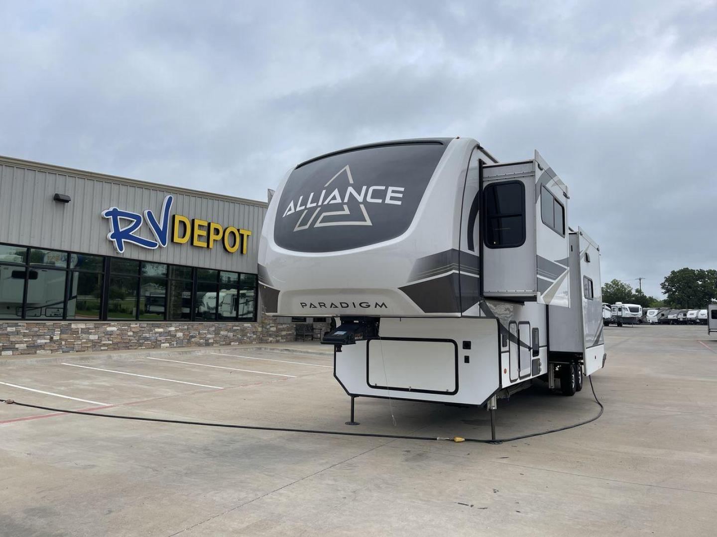 2023 ALLIANCE PARADIGM 385FL (7M5FP4220PB) , located at 4319 N Main St, Cleburne, TX, 76033, (817) 678-5133, 32.385960, -97.391212 - Photo#0