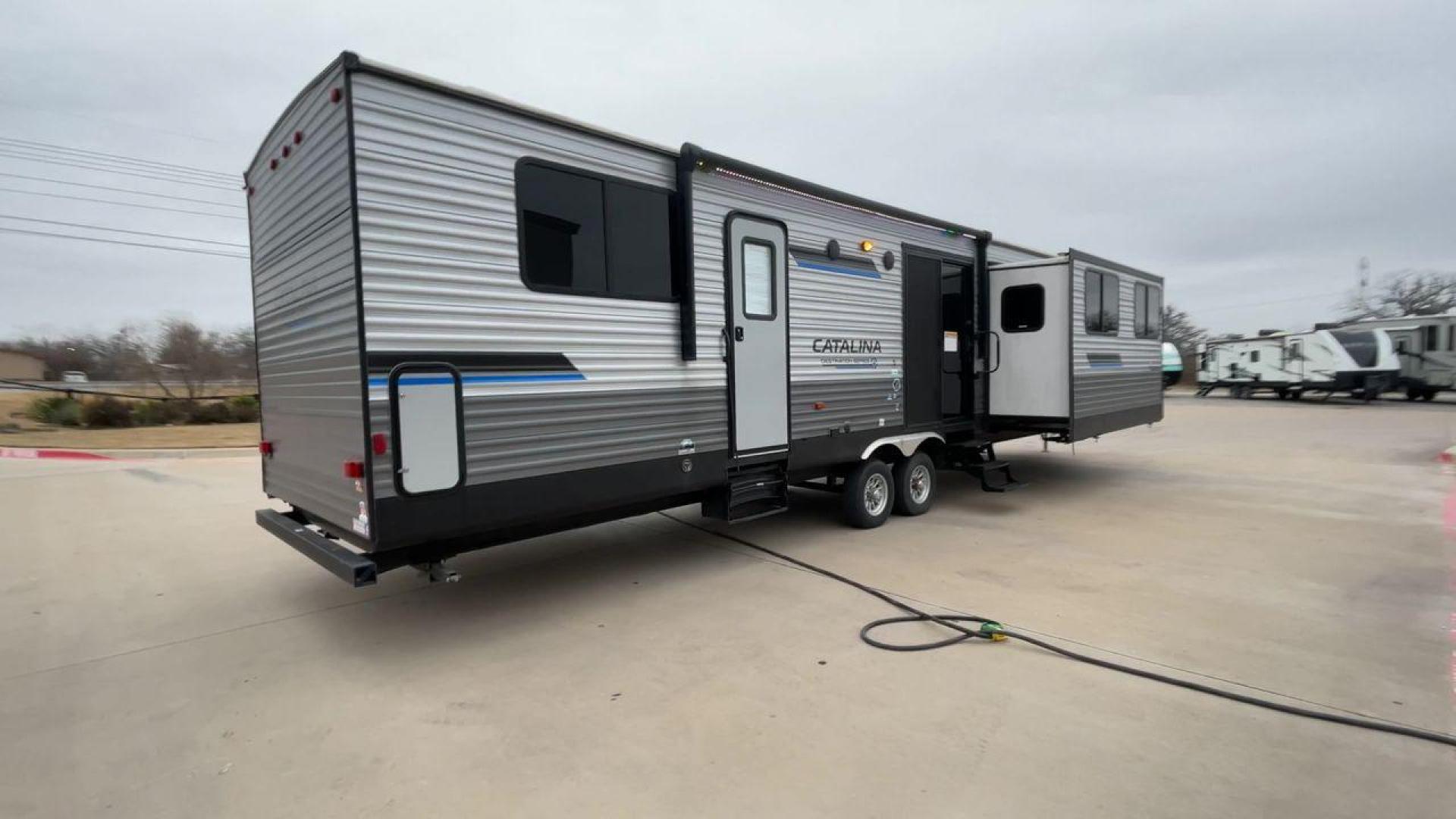 2023 COACHMEN CATALINA 39MKTS (5ZT2CA4B8PX) , Length: 40.92 ft | Dry Weight: 9,409 lbs | Gross Weight: 11,000 lbs | Slides: 3 transmission, located at 4319 N Main St, Cleburne, TX, 76033, (817) 678-5133, 32.385960, -97.391212 - The Coachmen Catalina 39MKTS (Destination Series) RV has a sleek and modern exterior, designed for comfort and durability. At 40.92 ft long, its high-quality aluminum siding is accented with bold blue and black graphics, giving it a striking look that stands out in any RV park or campground. The dua - Photo#1