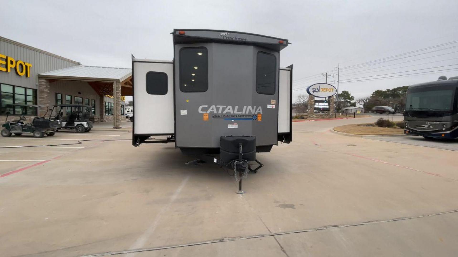 2023 COACHMEN CATALINA 39MKTS (5ZT2CA4B8PX) , Length: 40.92 ft | Dry Weight: 9,409 lbs | Gross Weight: 11,000 lbs | Slides: 3 transmission, located at 4319 N Main St, Cleburne, TX, 76033, (817) 678-5133, 32.385960, -97.391212 - The Coachmen Catalina 39MKTS (Destination Series) RV has a sleek and modern exterior, designed for comfort and durability. At 40.92 ft long, its high-quality aluminum siding is accented with bold blue and black graphics, giving it a striking look that stands out in any RV park or campground. The dua - Photo#4