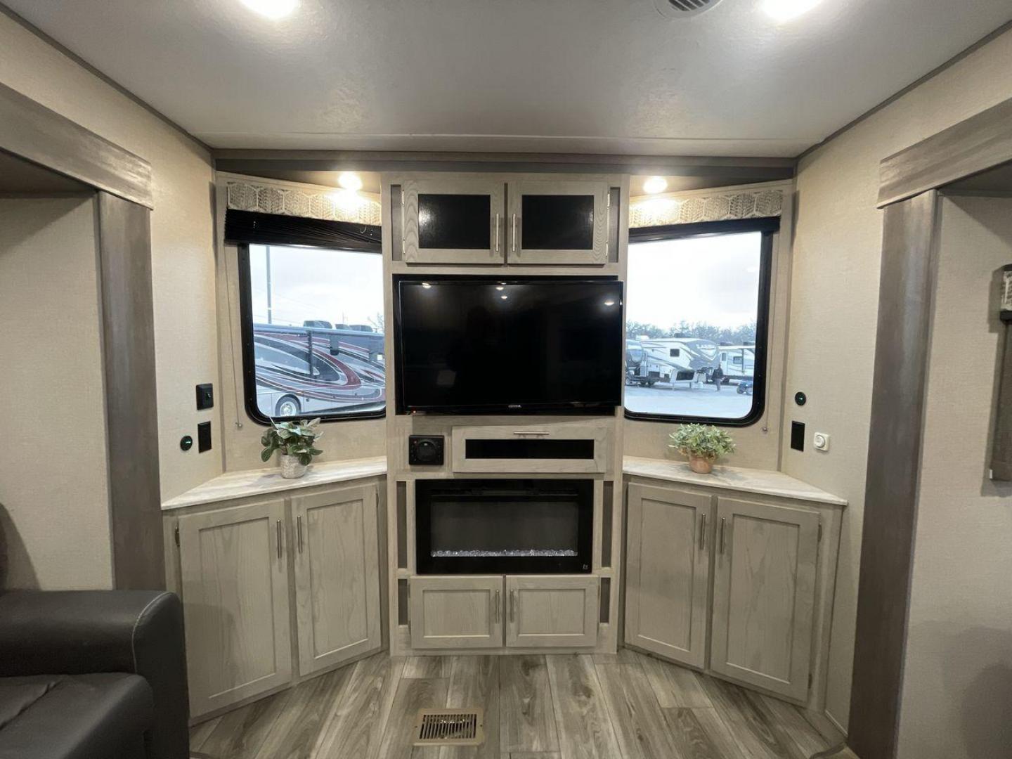 2023 COACHMEN CATALINA 39MKTS (5ZT2CA4B8PX) , Length: 40.92 ft | Dry Weight: 9,409 lbs | Gross Weight: 11,000 lbs | Slides: 3 transmission, located at 4319 N Main St, Cleburne, TX, 76033, (817) 678-5133, 32.385960, -97.391212 - The Coachmen Catalina 39MKTS (Destination Series) RV has a sleek and modern exterior, designed for comfort and durability. At 40.92 ft long, its high-quality aluminum siding is accented with bold blue and black graphics, giving it a striking look that stands out in any RV park or campground. The dua - Photo#20