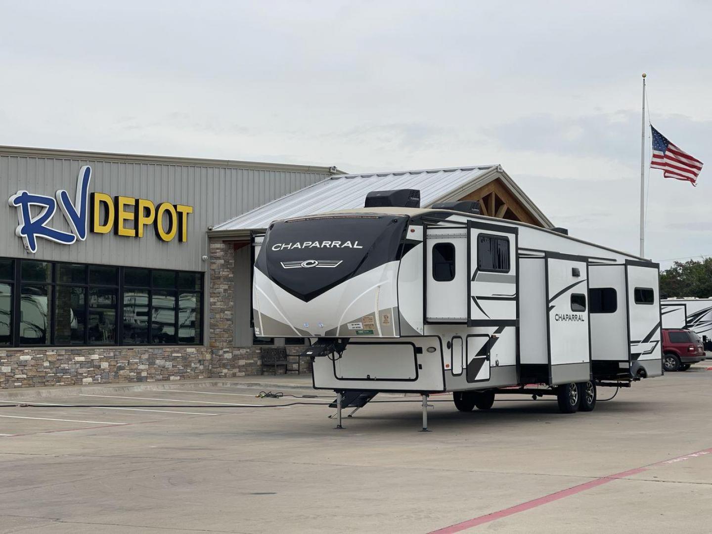 2023 COACHMEN CHAPARRAL 334FL (5ZT3CHYB7PA) , Length: 42.5 ft. | Dry Weight: 12,400 lbs. | Gross Weight: 15,000 lbs. | Slides: 5 transmission, located at 4319 N Main St, Cleburne, TX, 76033, (817) 678-5133, 32.385960, -97.391212 - Photo#0