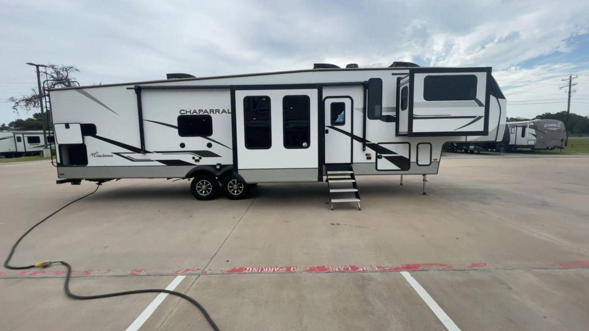 2023 COACHMEN CHAPARRAL 334FL (5ZT3CHYB7PA) , Length: 42.5 ft. | Dry Weight: 12,400 lbs. | Gross Weight: 15,000 lbs. | Slides: 5 transmission, located at 4319 N Main St, Cleburne, TX, 76033, (817) 678-5133, 32.385960, -97.391212 - Photo#2