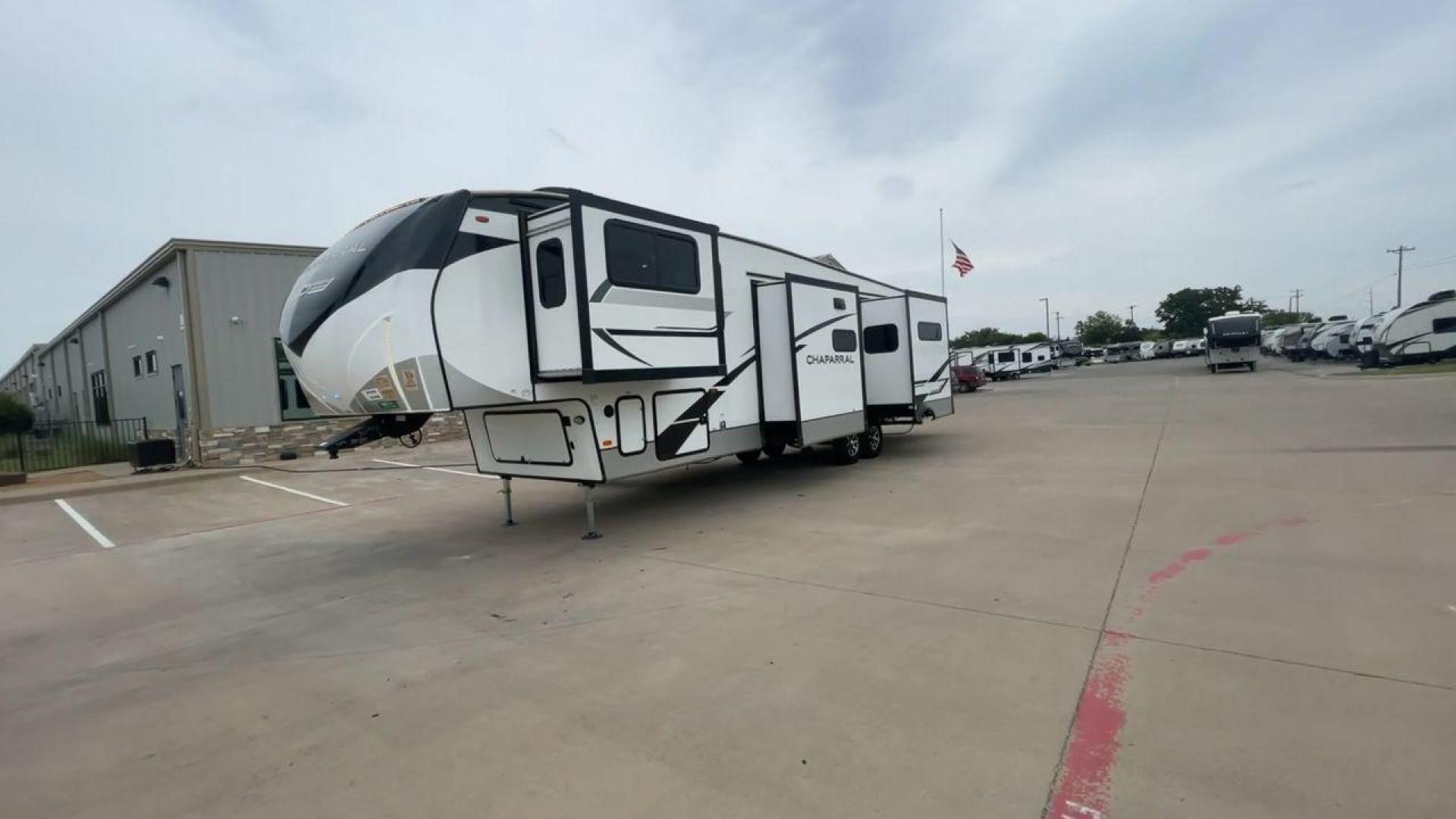 2023 COACHMEN CHAPARRAL 334FL (5ZT3CHYB7PA) , Length: 42.5 ft. | Dry Weight: 12,400 lbs. | Gross Weight: 15,000 lbs. | Slides: 5 transmission, located at 4319 N Main St, Cleburne, TX, 76033, (817) 678-5133, 32.385960, -97.391212 - Photo#5