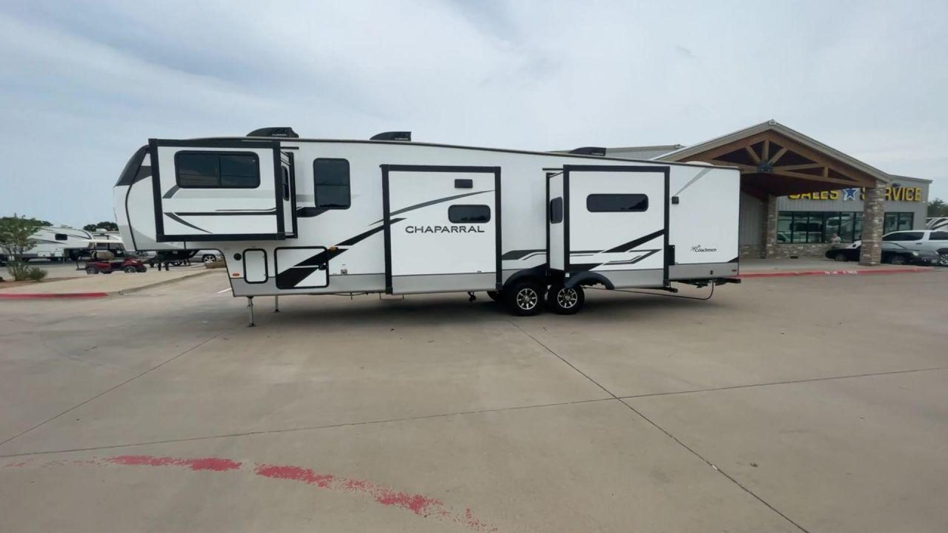 2023 COACHMEN CHAPARRAL 334FL (5ZT3CHYB7PA) , Length: 42.5 ft. | Dry Weight: 12,400 lbs. | Gross Weight: 15,000 lbs. | Slides: 5 transmission, located at 4319 N Main St, Cleburne, TX, 76033, (817) 678-5133, 32.385960, -97.391212 - Photo#6