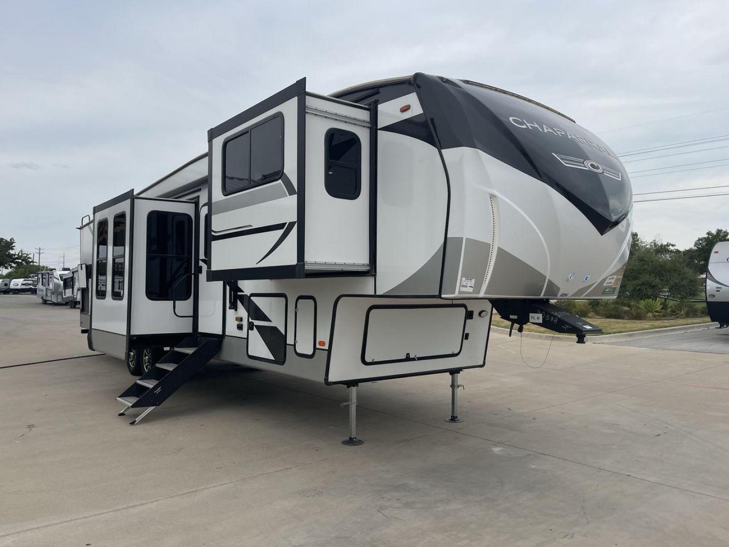 2023 COACHMEN CHAPARRAL 334FL (5ZT3CHYB7PA) , Length: 42.5 ft. | Dry Weight: 12,400 lbs. | Gross Weight: 15,000 lbs. | Slides: 5 transmission, located at 4319 N Main St, Cleburne, TX, 76033, (817) 678-5133, 32.385960, -97.391212 - Photo#22