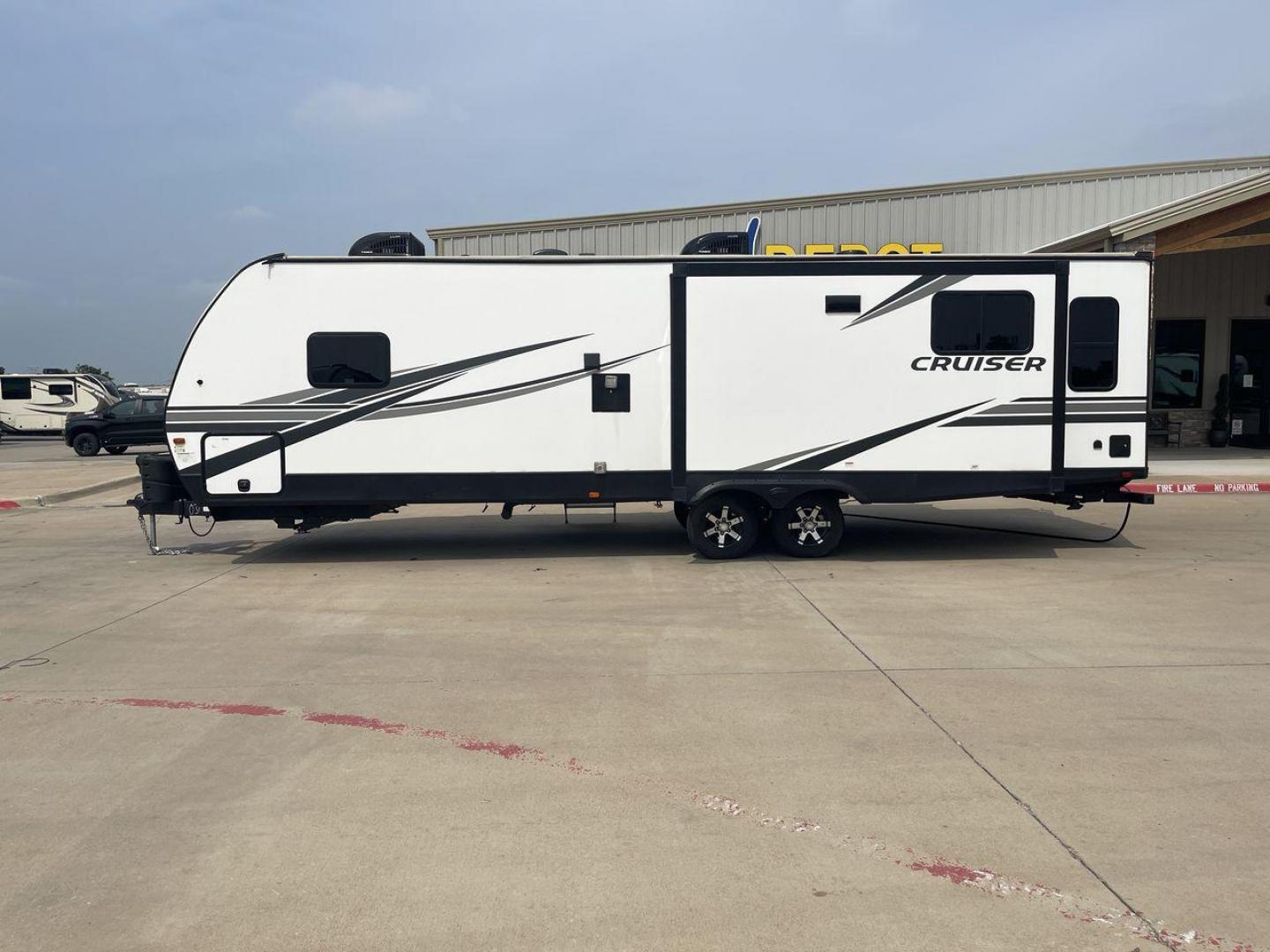 2023 CROSSROADS CRUISER AIRE 30RLS (4YDTCRP23P6) , Length: 34.83 ft. | Dry Weight: 7,214 lbs. | Gross Weight: 9,600 lbs. | Slides: 2 transmission, located at 4319 N Main St, Cleburne, TX, 76033, (817) 678-5133, 32.385960, -97.391212 - Photo#24