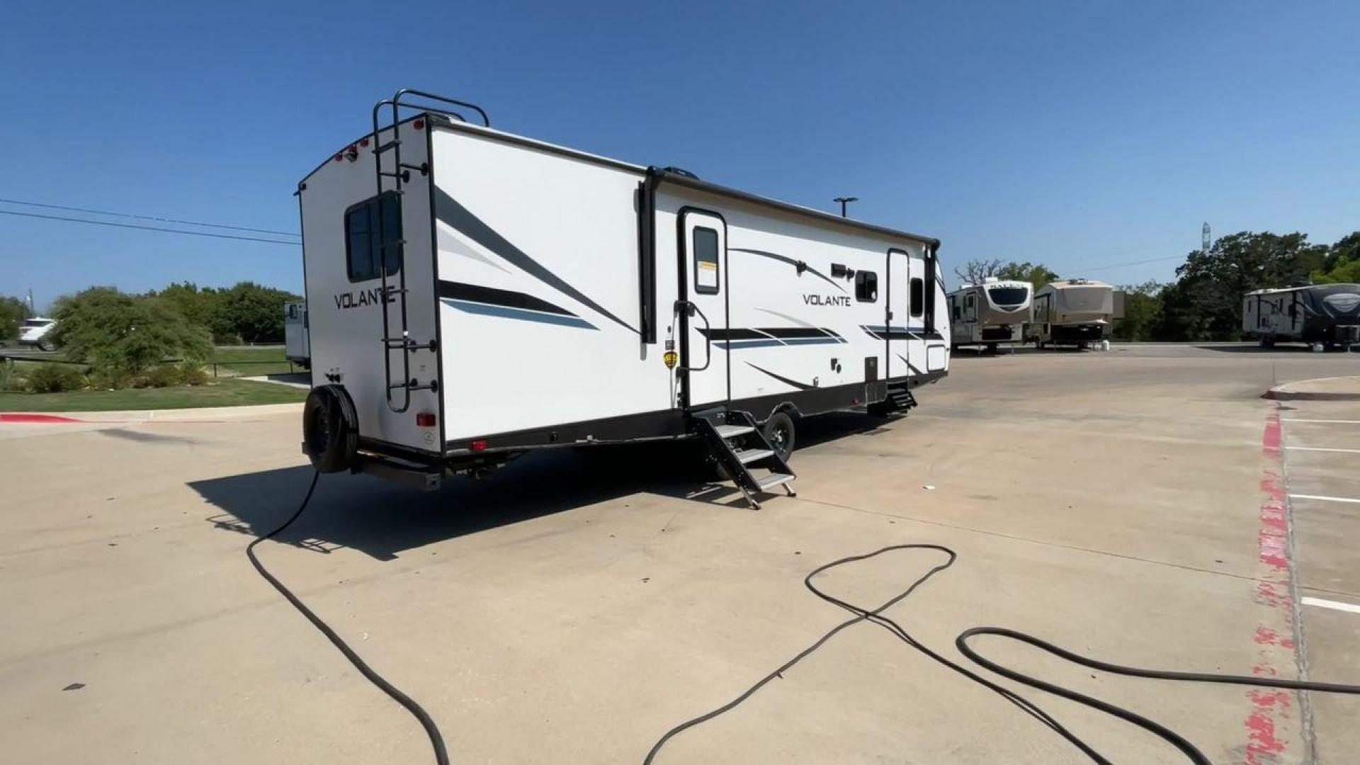 2023 CROSSROADS VOLANTE 29RB (4YDTVLN21P6) , Length: 33.5 ft. | Dry Weight: 5,978 lbs. | Gross Weight: 7,600 lbs. | Slides: 1 transmission, located at 4319 N Main St, Cleburne, TX, 76033, (817) 678-5133, 32.385960, -97.391212 - Photo#1