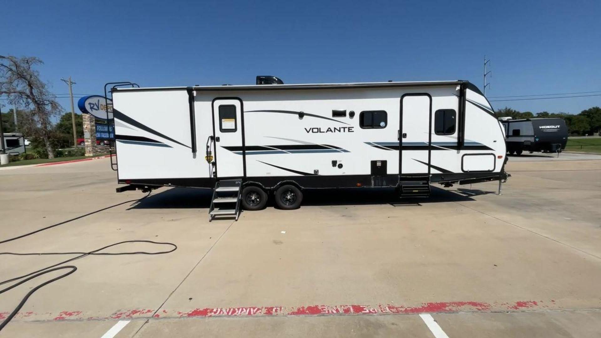 2023 CROSSROADS VOLANTE 29RB (4YDTVLN21P6) , Length: 33.5 ft. | Dry Weight: 5,978 lbs. | Gross Weight: 7,600 lbs. | Slides: 1 transmission, located at 4319 N Main St, Cleburne, TX, 76033, (817) 678-5133, 32.385960, -97.391212 - Photo#2