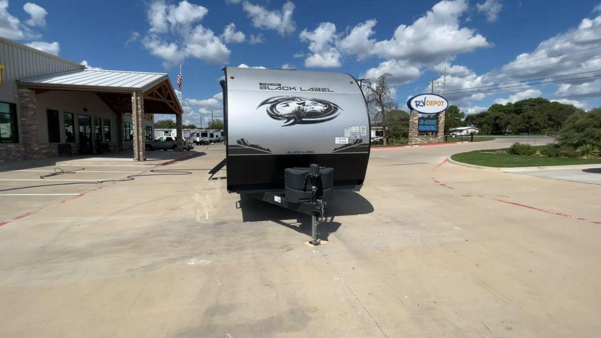 2023 FOREST RIVER CHEROKEE 264DBHBL (4X4TCKB23PX) , Length: 33.17 ft. | Dry Weight: 6,610 lbs. | Gross Weight: 9,985 lbs. | Slides: 1 transmission, located at 4319 N Main St, Cleburne, TX, 76033, (817) 678-5133, 32.385960, -97.391212 - Photo#4