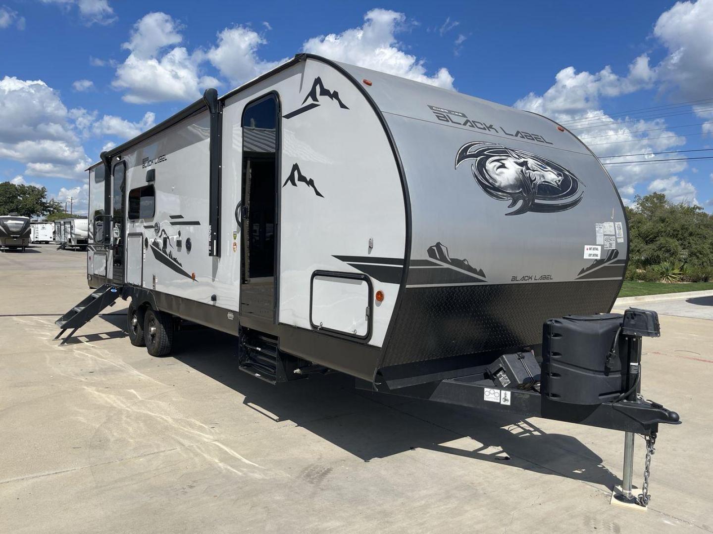 2023 FOREST RIVER CHEROKEE 264DBHBL (4X4TCKB23PX) , Length: 33.17 ft. | Dry Weight: 6,610 lbs. | Gross Weight: 9,985 lbs. | Slides: 1 transmission, located at 4319 N Main St, Cleburne, TX, 76033, (817) 678-5133, 32.385960, -97.391212 - Photo#23