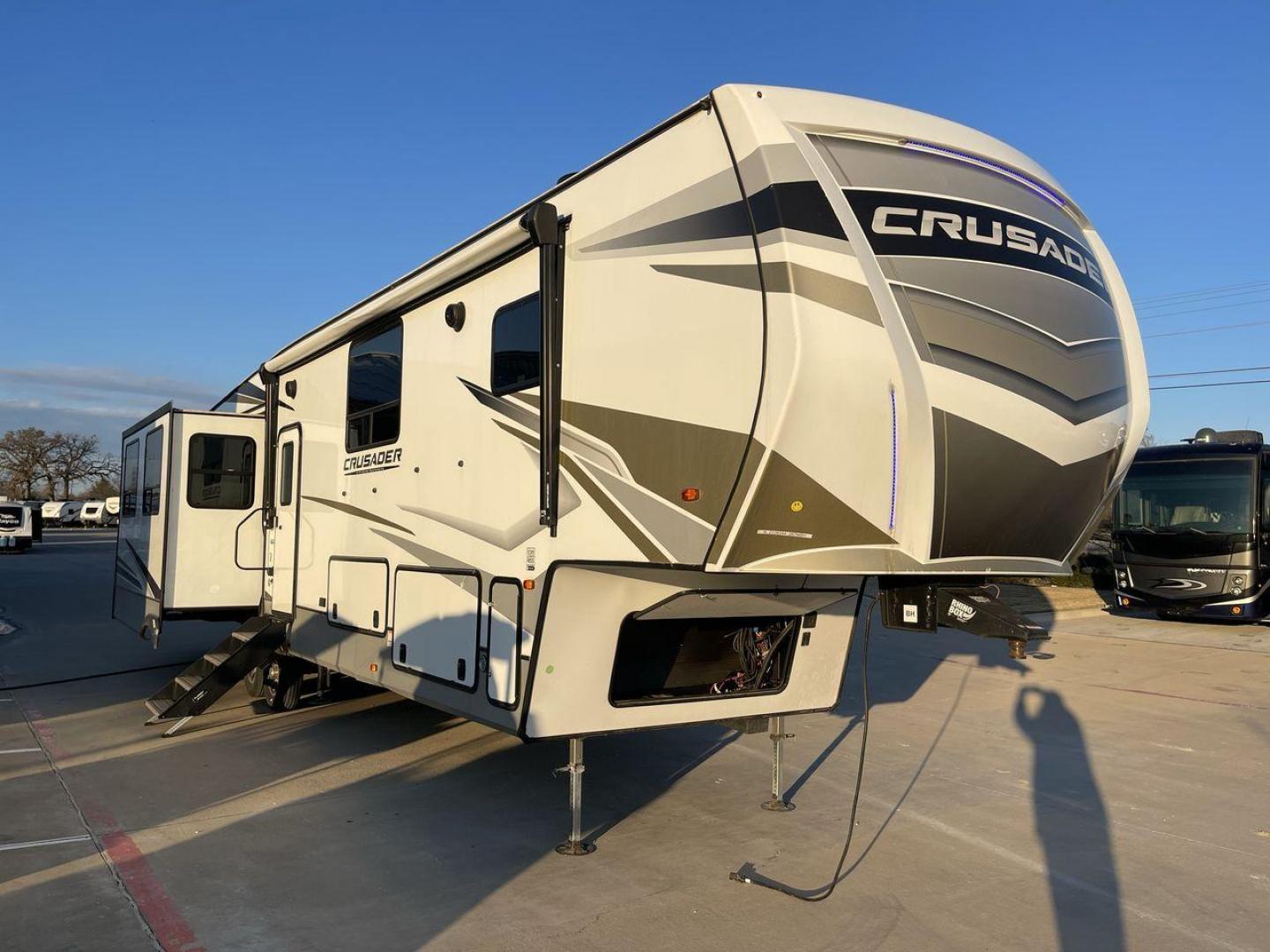 2023 FOREST RIVER CRUSADER 382MBH (5ZT3CS3B5PG) , Length: 43.42 ft. | Dry Weight: 13,106 lbs. | Gross Weight: 16,298 lbs. | Slides: 4 transmission, located at 4319 N Main St, Cleburne, TX, 76033, (817) 678-5133, 32.385960, -97.391212 - Photo#22