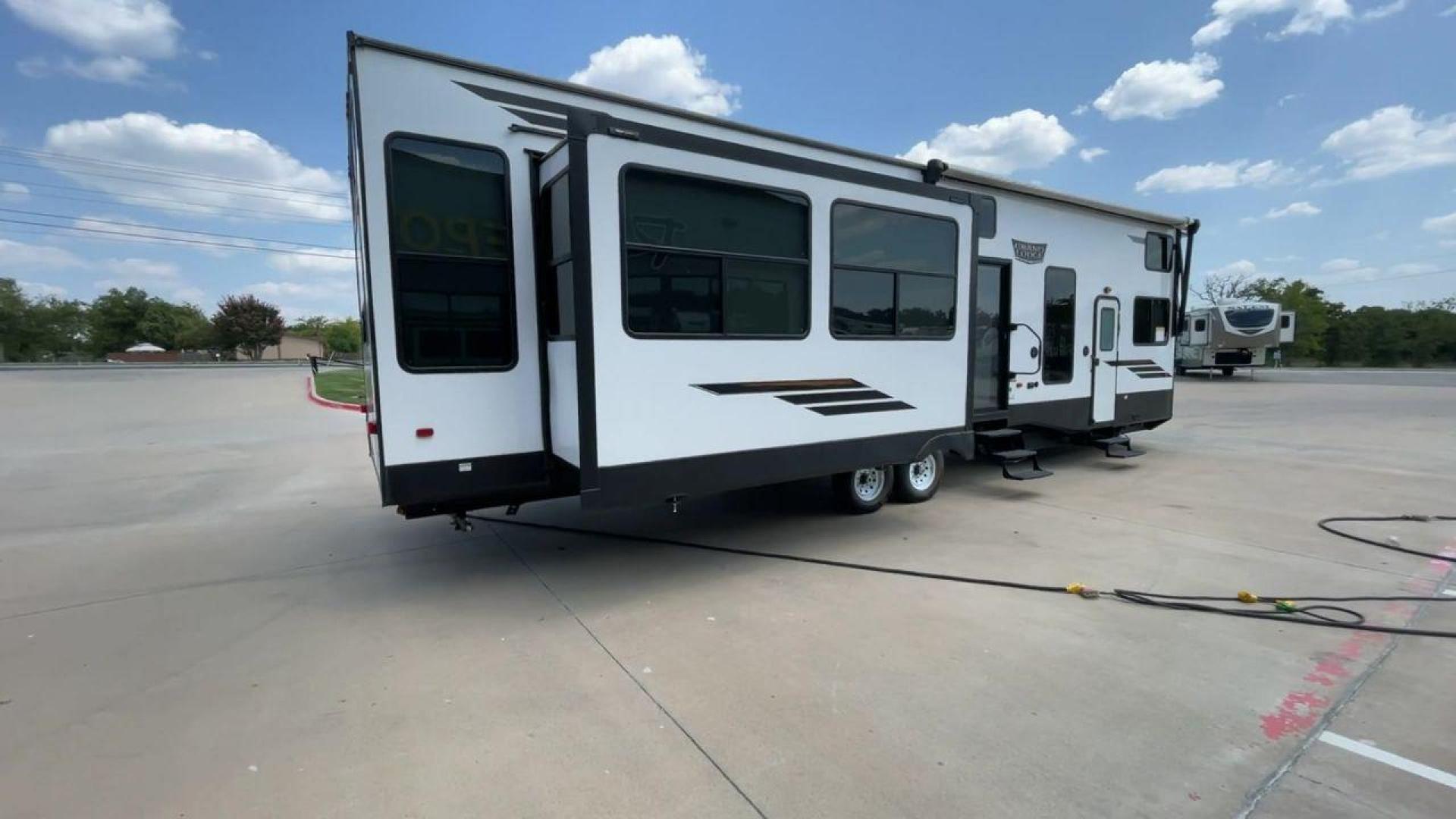 2023 FOREST RIVER GRAND LODGE 42DL (4X4TWD822PM) , Length: 41.83 ft. | Dry Weight: 12,719 lbs. | Gross Weight: 13,855 lbs. | Slides: 3 transmission, located at 4319 N Main St, Cleburne, TX, 76033, (817) 678-5133, 32.385960, -97.391212 - Photo#0