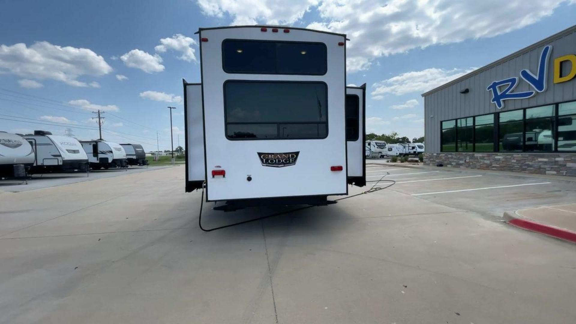 2023 FOREST RIVER GRAND LODGE 42DL (4X4TWD822PM) , Length: 41.83 ft. | Dry Weight: 12,719 lbs. | Gross Weight: 13,855 lbs. | Slides: 3 transmission, located at 4319 N Main St, Cleburne, TX, 76033, (817) 678-5133, 32.385960, -97.391212 - Photo#7