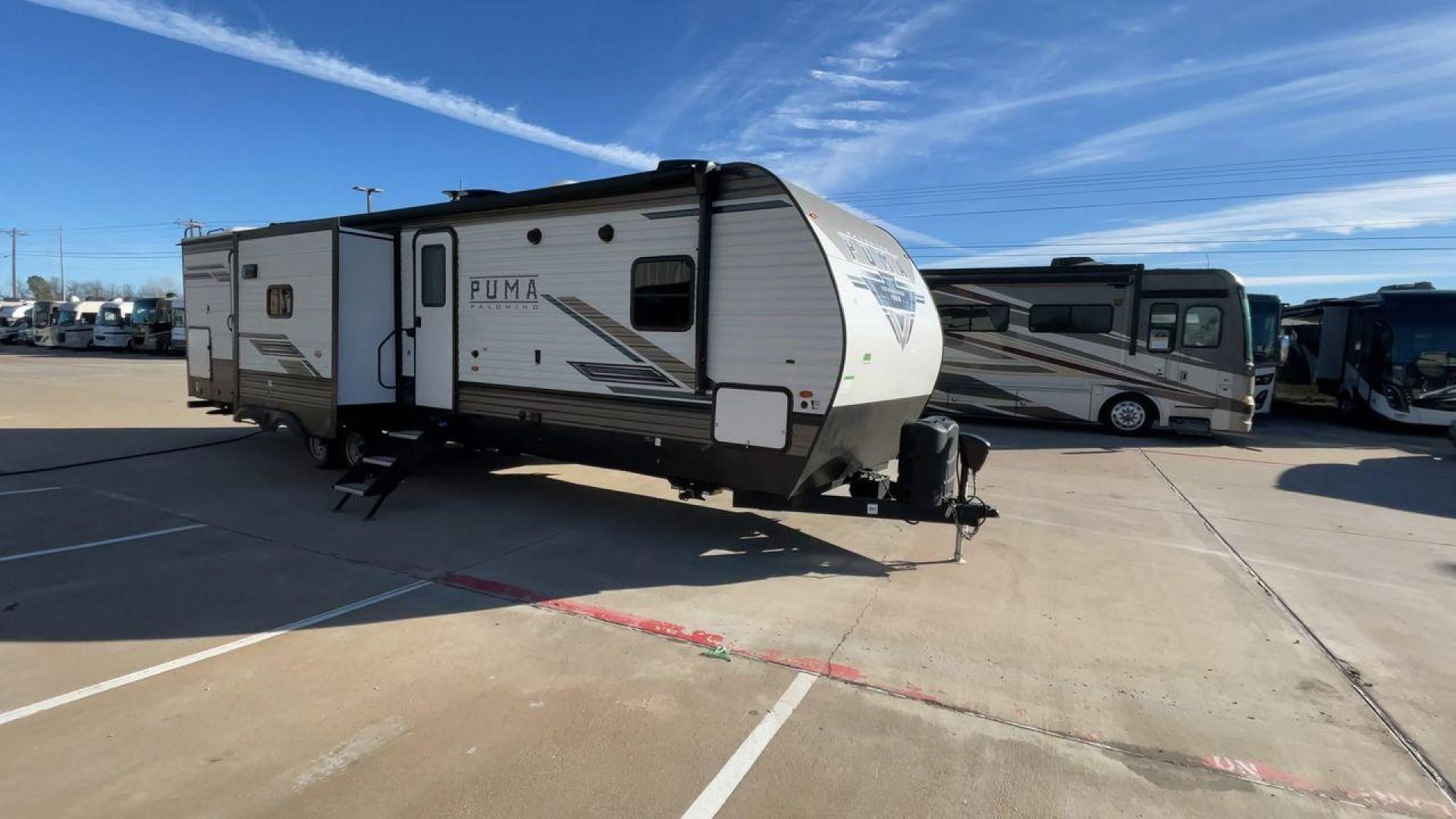 2023 FOREST RIVER PUMA 32BH2B (4X4TPUH21PP) , Length: 38.5 ft. | Dry Weight: 9,023 lbs. | Gross Weight: 11,230 lbs | Slides: 3 transmission, located at 4319 N Main St, Cleburne, TX, 76033, (817) 678-5133, 32.385960, -97.391212 - With its ample space and adaptability, the 2023 Palomino Puma 32BH2B travel trailer is perfect for hosting extended families and gatherings. This model provides generous living space while maintaining excellent maneuverability on the road. It measures 38.5 feet in length and has a dry weight of 9,02 - Photo#3