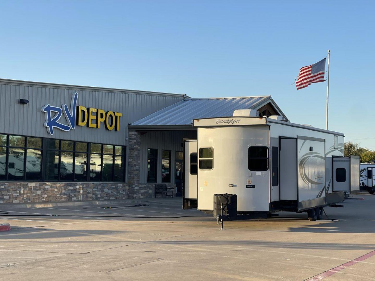 2023 FOREST RIVER SANDPIPER 399LOFT (4X4TSAS27PJ) , Length: 40.67 ft. | Dry Weight: 10,939 lbs. | Gross Weight: 13,619 lbs. | Slides: 3 transmission, located at 4319 N Main St, Cleburne, TX, 76033, (817) 678-5133, 32.385960, -97.391212 - Photo#0