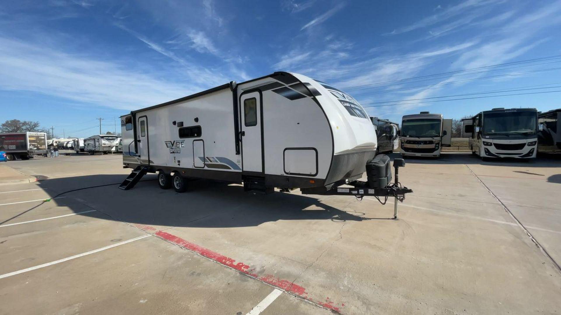 2023 FOREST RIVER VIBE 28BHE (4X4TVBD20P4) , Length: 38 ft. | Dry Weight: 7,298 lbs. | Slides: 1 transmission, located at 4319 N Main St, Cleburne, TX, 76033, (817) 678-5133, 32.385960, -97.391212 - Photo#3