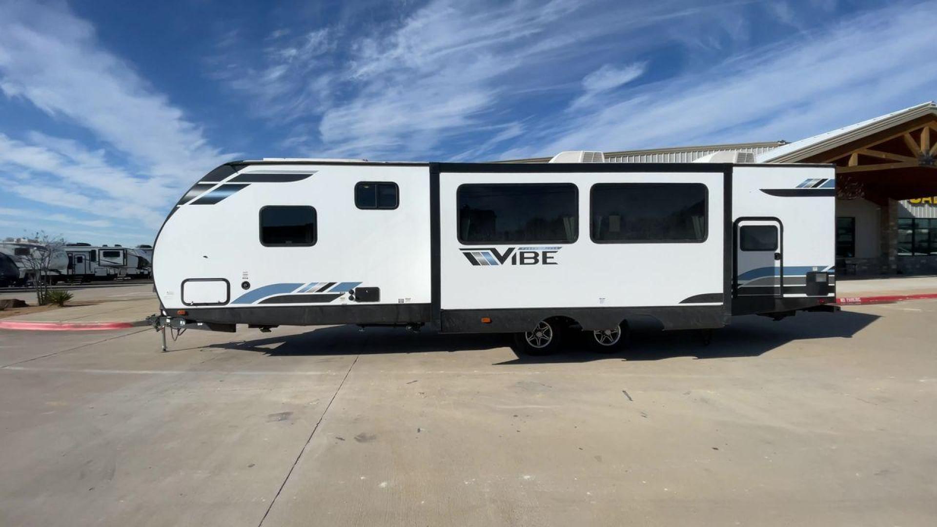 2023 FOREST RIVER VIBE 28BHE (4X4TVBD20P4) , Length: 38 ft. | Dry Weight: 7,298 lbs. | Slides: 1 transmission, located at 4319 N Main St, Cleburne, TX, 76033, (817) 678-5133, 32.385960, -97.391212 - Photo#6