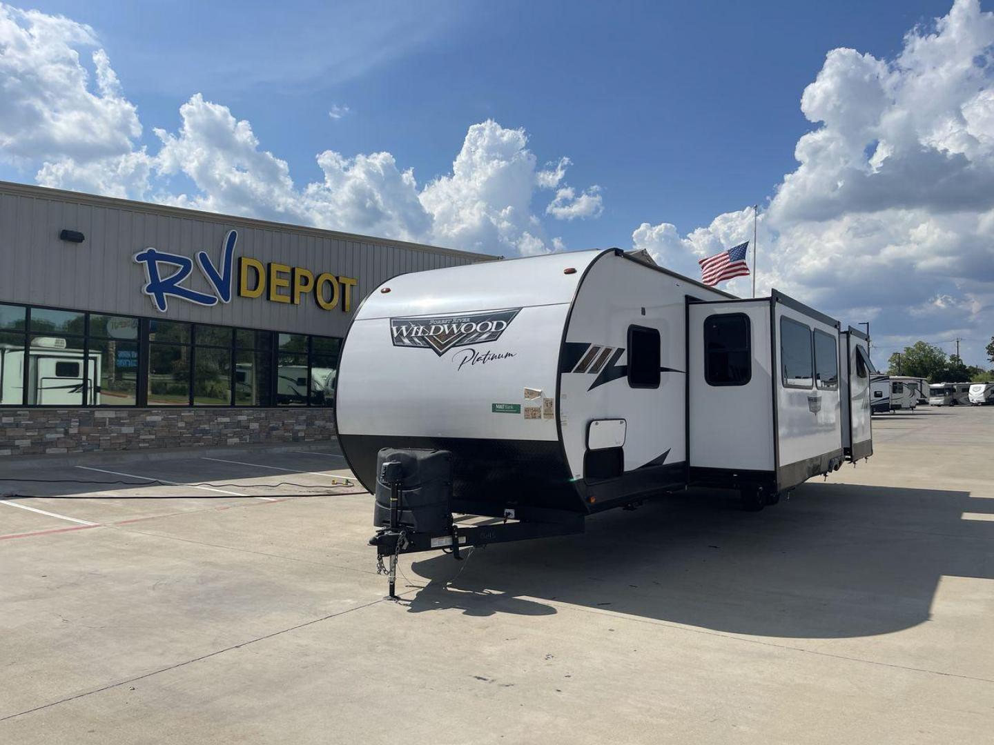 2023 FOREST RIVER WILDWOOD 31KQBTS (4X4TWDG27P8) , Length: 36.58 ft. | Dry Weight: 8,573 lbs. | Gross Weight: 9,865 lbs. | Slides: 3 transmission, located at 4319 N Main St, Cleburne, TX, 76033, (817) 678-5133, 32.385960, -97.391212 - Photo#0