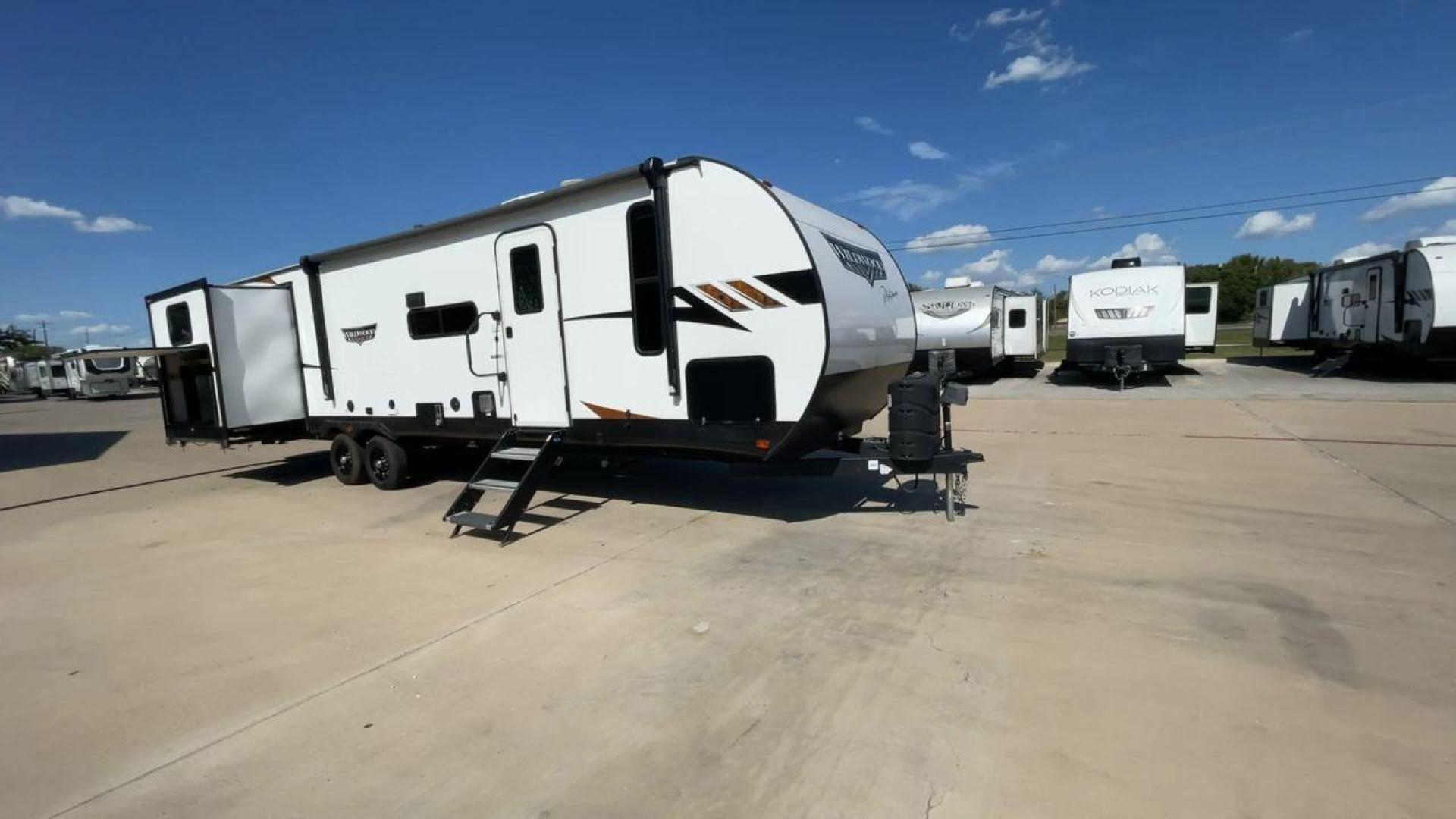 2023 FOREST RIVER WILDWOOD 31KQBTS (4X4TWDG27P8) , Length: 36.58 ft. | Dry Weight: 8,573 lbs. | Gross Weight: 9,865 lbs. | Slides: 3 transmission, located at 4319 N Main St, Cleburne, TX, 76033, (817) 678-5133, 32.385960, -97.391212 - Photo#3