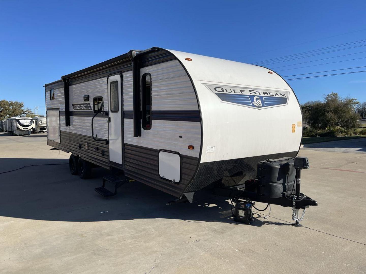 2023 GULFSTREAM KINGSPORT 279BH (1NL1G3322P1) , Length: 32.5 ft. | Dry Weight: 6,300 lbs. | Slides: 1 transmission, located at 4319 N Main St, Cleburne, TX, 76033, (817) 678-5133, 32.385960, -97.391212 - Photo#22