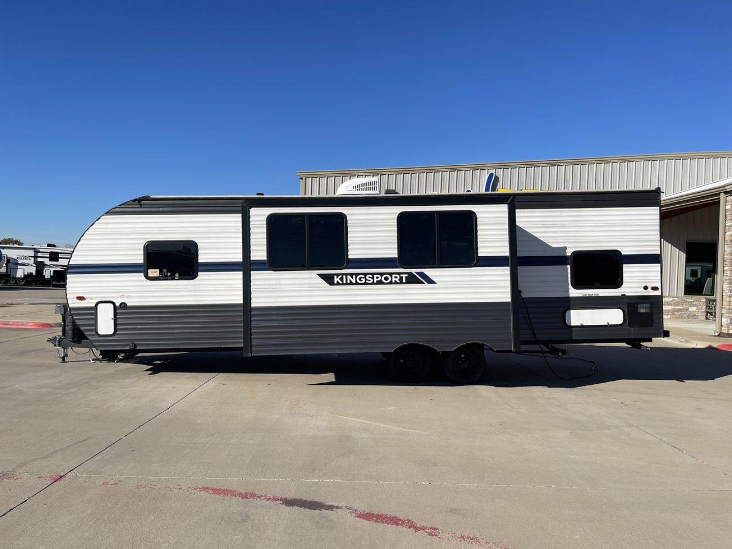 2023 GULFSTREAM KINGSPORT 279BH (1NL1G3322P1) , Length: 32.5 ft. | Dry Weight: 6,300 lbs. | Slides: 1 transmission, located at 4319 N Main St, Cleburne, TX, 76033, (817) 678-5133, 32.385960, -97.391212 - Photo#23