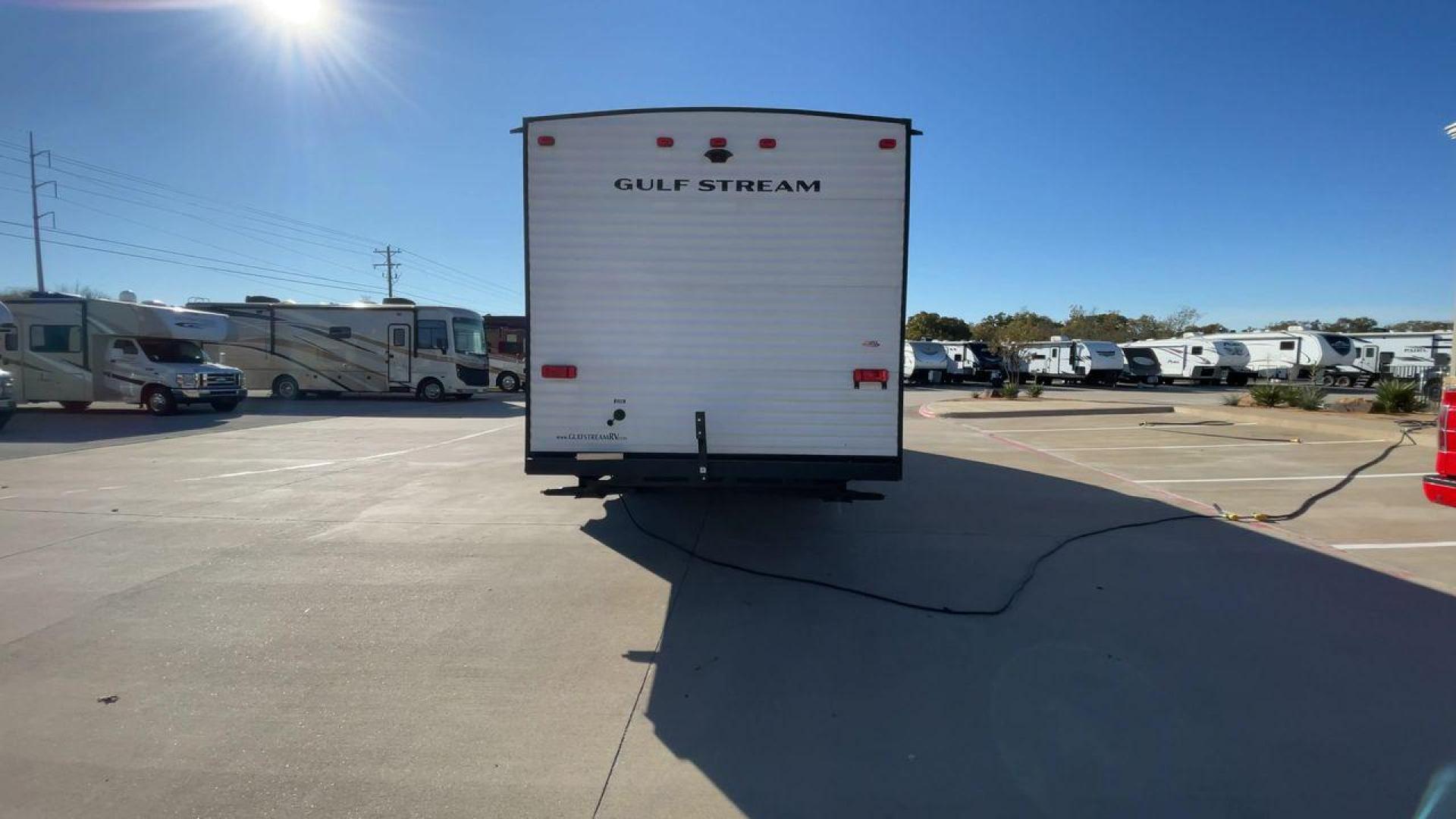 2023 GULFSTREAM KINGSPORT 279BH (1NL1G3322P1) , Length: 32.5 ft. | Dry Weight: 6,300 lbs. | Slides: 1 transmission, located at 4319 N Main St, Cleburne, TX, 76033, (817) 678-5133, 32.385960, -97.391212 - Photo#8