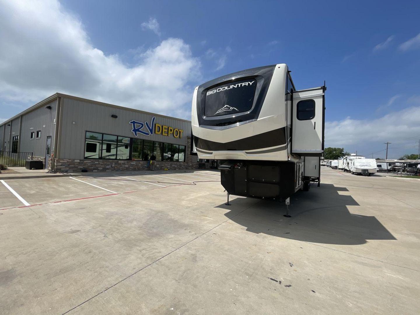 2023 HEARTLAND BIG COUNTRY 3902FL (5SFBG4429PE) , Length: 43.58 ft | Dry Weight: 14,004 lbs | Gross Weight: 16,500 lbs | Slides: 5 transmission, located at 4319 N Main St, Cleburne, TX, 76033, (817) 678-5133, 32.385960, -97.391212 - The 2023 Heartland Big Country 3902FL is a roomy and well-appointed fifth wheel that has been built to provide travelers with unrivaled luxury and convenience. With a length of 43.58 feet and five slides, this trailer also has distinct features, including a rear roof access and three pass-through st - Photo#0