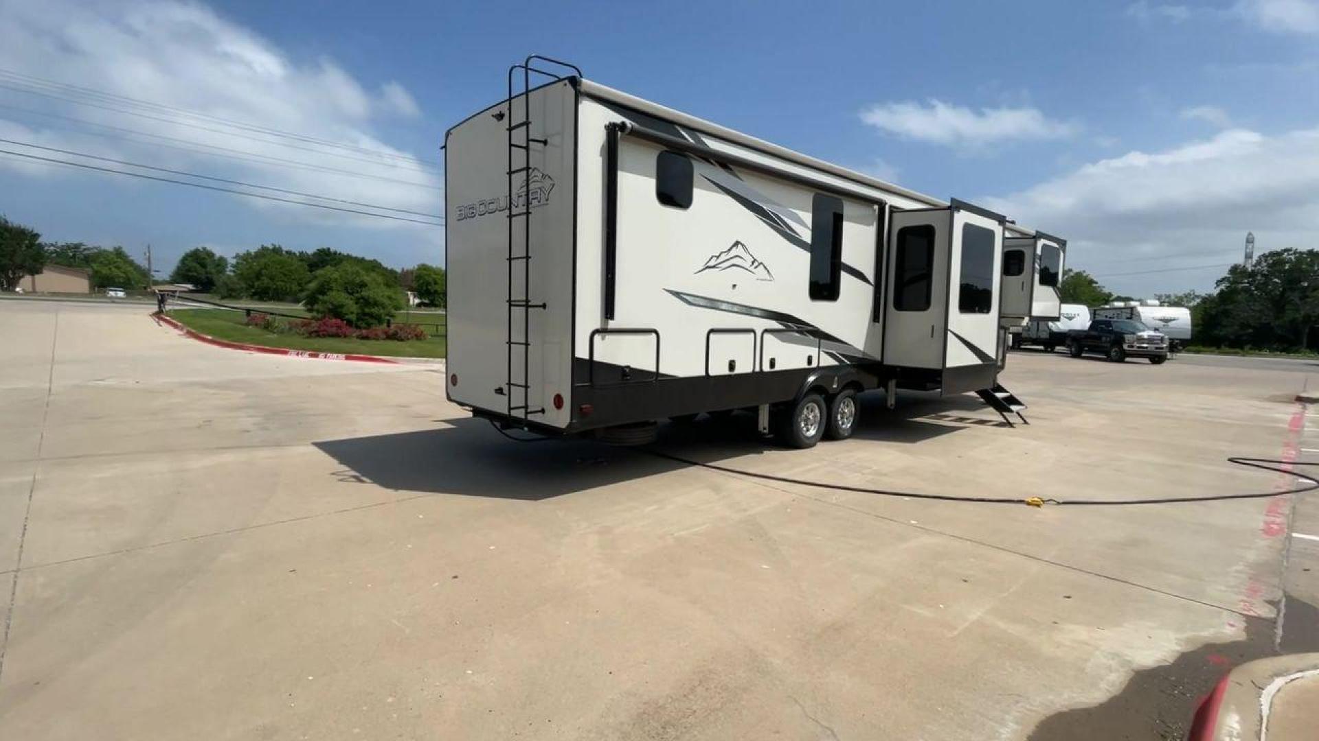 2023 HEARTLAND BIG COUNTRY 3902FL (5SFBG4429PE) , Length: 43.58 ft | Dry Weight: 14,004 lbs | Gross Weight: 16,500 lbs | Slides: 5 transmission, located at 4319 N Main St, Cleburne, TX, 76033, (817) 678-5133, 32.385960, -97.391212 - The 2023 Heartland Big Country 3902FL is a roomy and well-appointed fifth wheel that has been built to provide travelers with unrivaled luxury and convenience. With a length of 43.58 feet and five slides, this trailer also has distinct features, including a rear roof access and three pass-through st - Photo#1