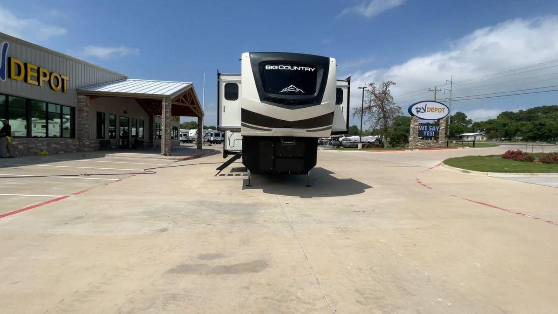 2023 HEARTLAND BIG COUNTRY 3902FL (5SFBG4429PE) , Length: 43.58 ft | Dry Weight: 14,004 lbs | Gross Weight: 16,500 lbs | Slides: 5 transmission, located at 4319 N Main St, Cleburne, TX, 76033, (817) 678-5133, 32.385960, -97.391212 - The 2023 Heartland Big Country 3902FL is a roomy and well-appointed fifth wheel that has been built to provide travelers with unrivaled luxury and convenience. With a length of 43.58 feet and five slides, this trailer also has distinct features, including a rear roof access and three pass-through st - Photo#4