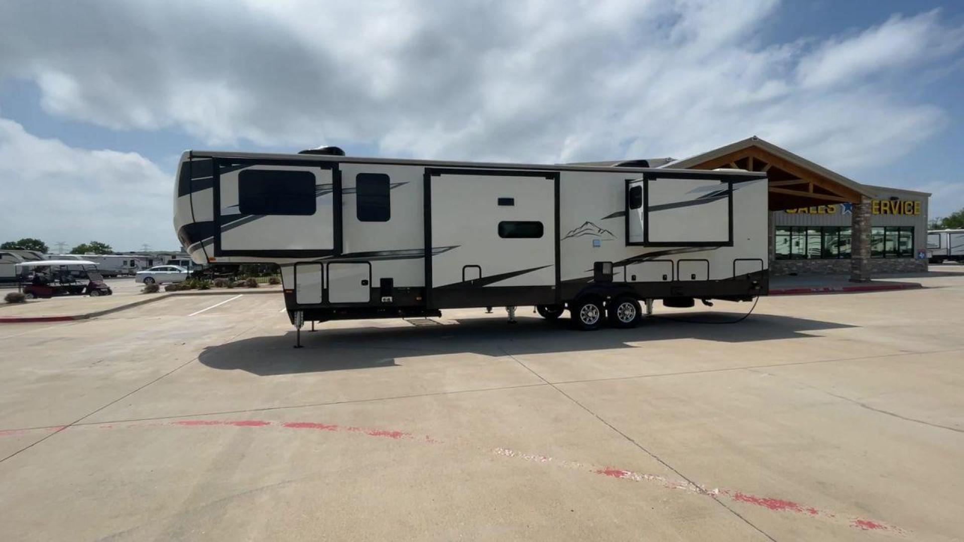 2023 HEARTLAND BIG COUNTRY 3902FL (5SFBG4429PE) , Length: 43.58 ft | Dry Weight: 14,004 lbs | Gross Weight: 16,500 lbs | Slides: 5 transmission, located at 4319 N Main St, Cleburne, TX, 76033, (817) 678-5133, 32.385960, -97.391212 - The 2023 Heartland Big Country 3902FL is a roomy and well-appointed fifth wheel that has been built to provide travelers with unrivaled luxury and convenience. With a length of 43.58 feet and five slides, this trailer also has distinct features, including a rear roof access and three pass-through st - Photo#6